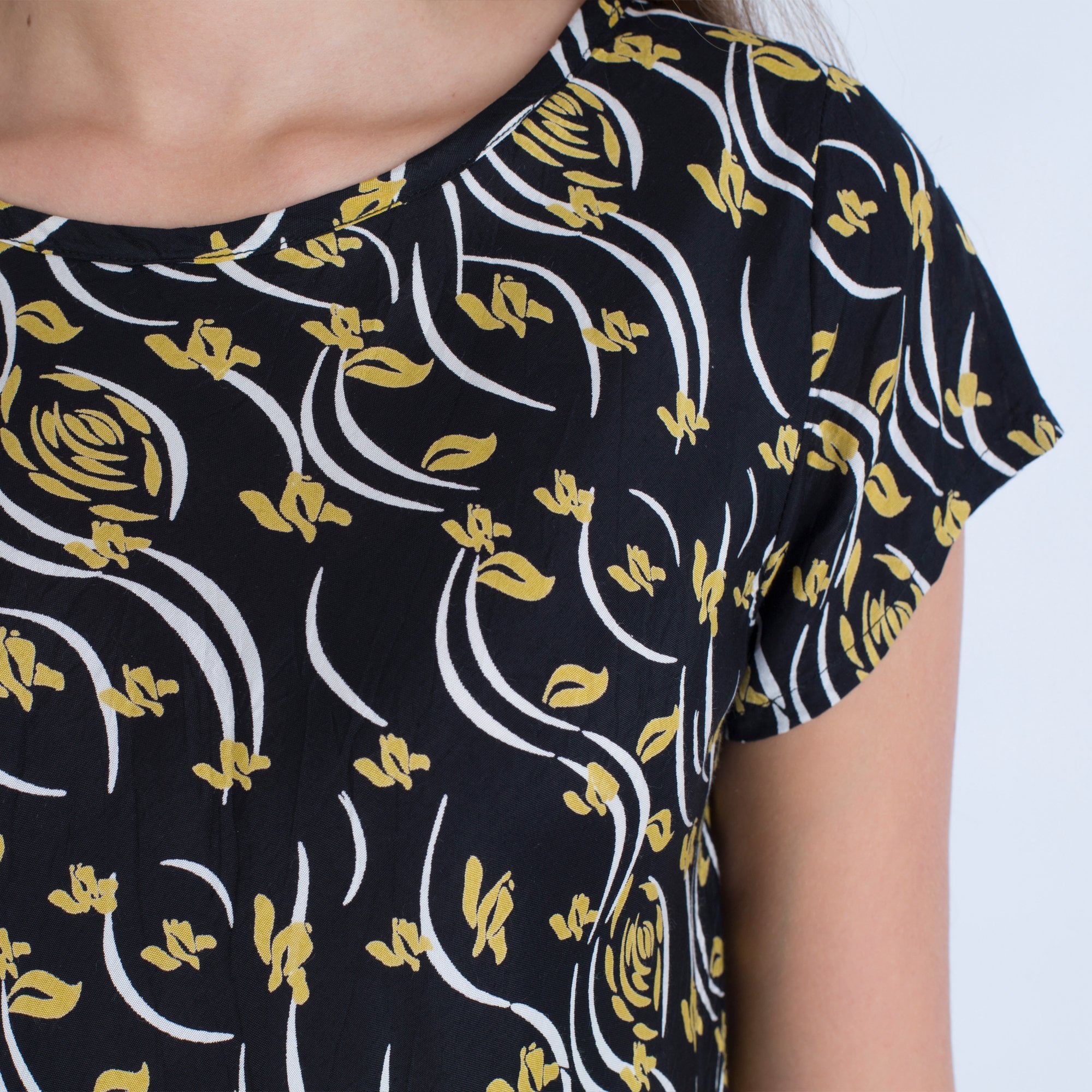 Masai Kris Wild Flower Print Round Neck Bias Cut Top Blk/Wht/Beige