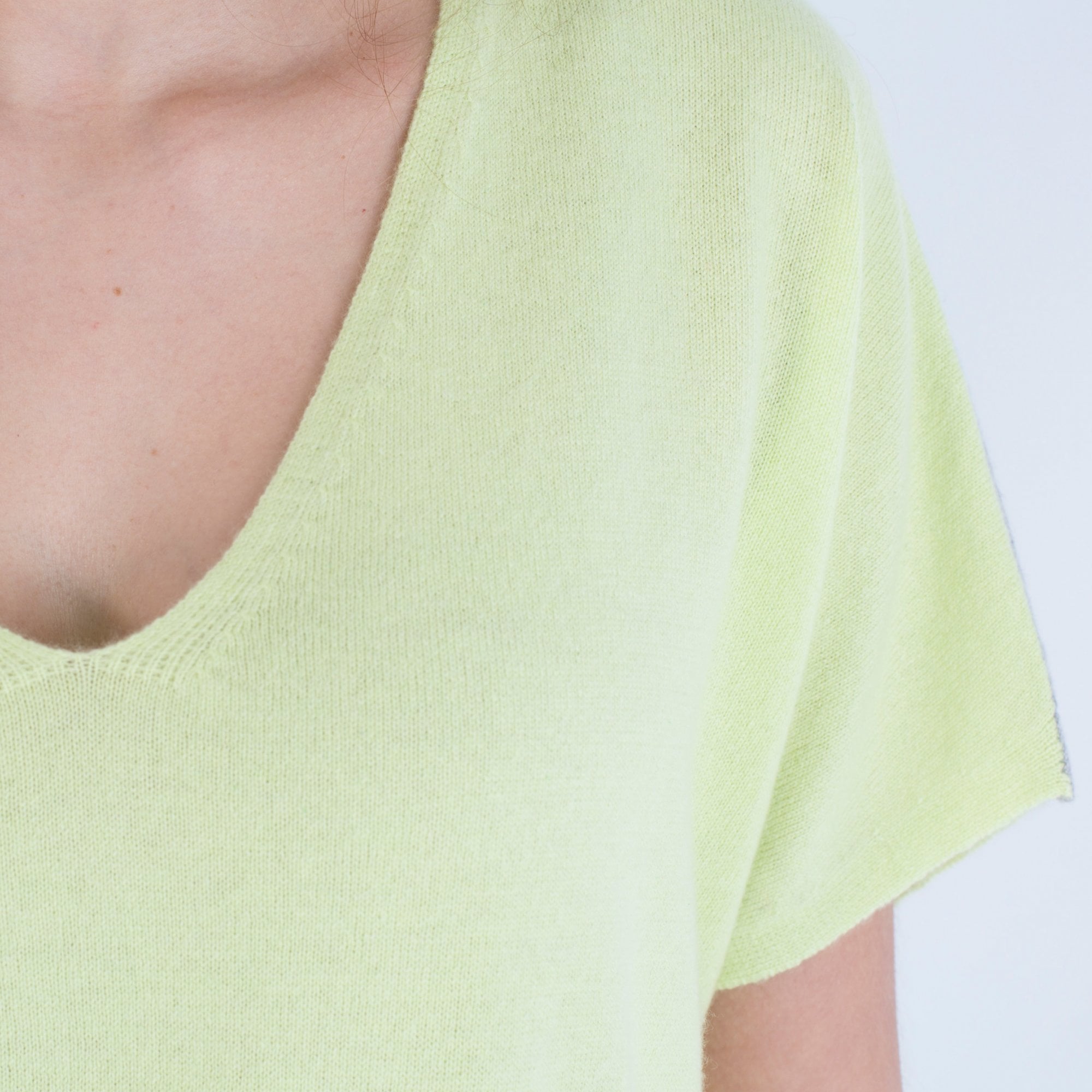 Cocoa Cashmere Short Sleeve V Neck Jumper With Side Zip Light Pistachio