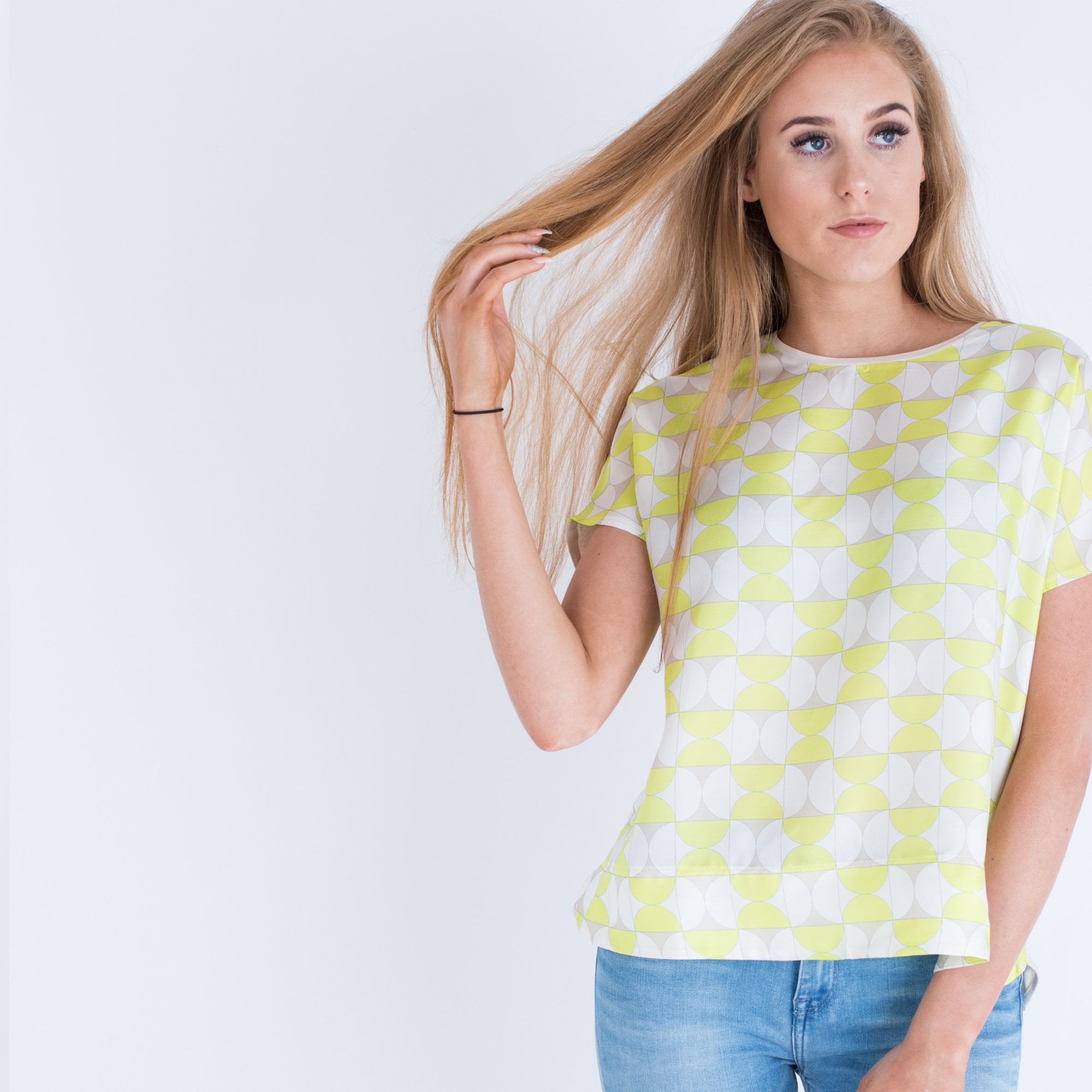 Vilagallo Retro Print Round Neck Top White Lime