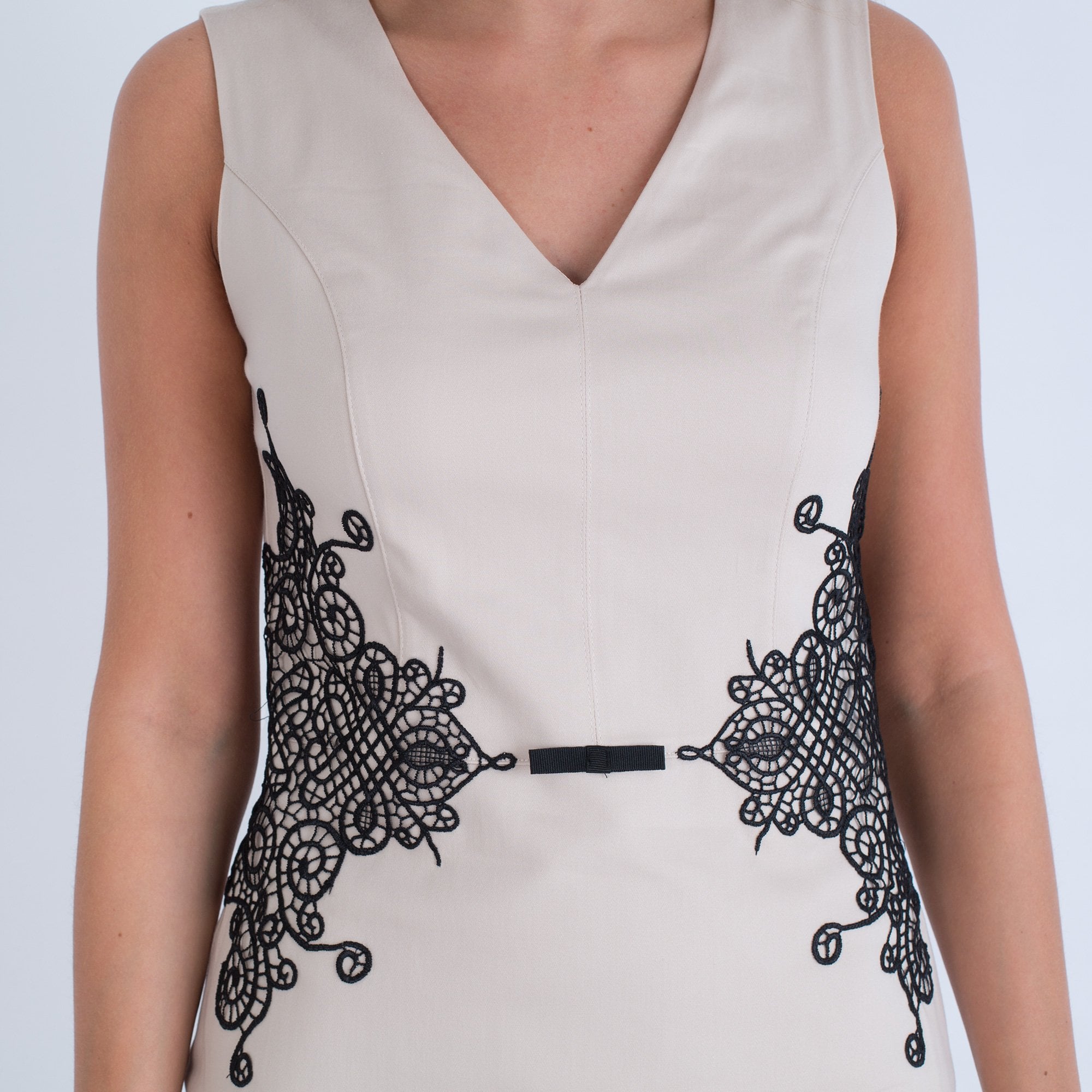 Camelot Lace Side Dress Beige/Black