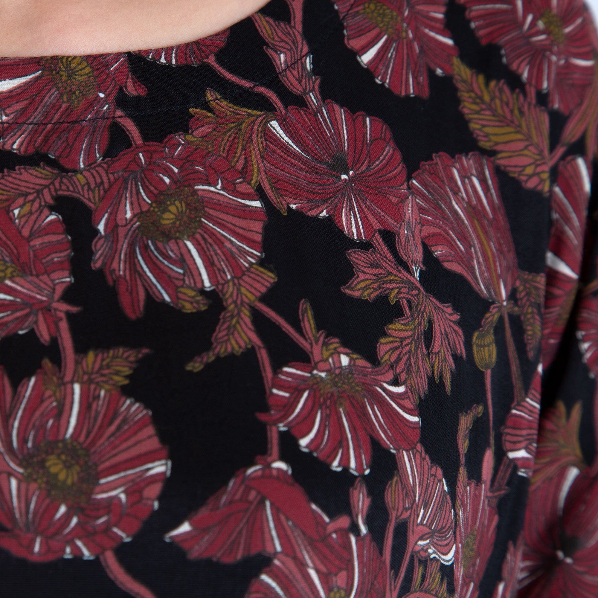 Masai Round Neck Flower Print Dress Black/Crimson