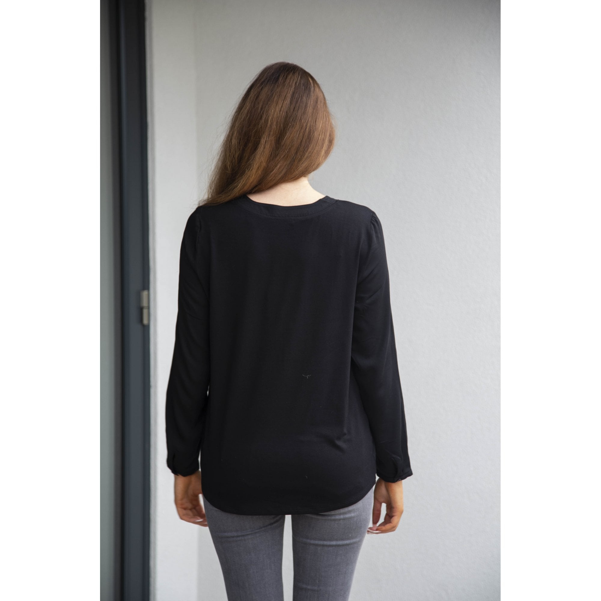 Milano Italy Scoop Neck Gathered Front Slinky Top Black