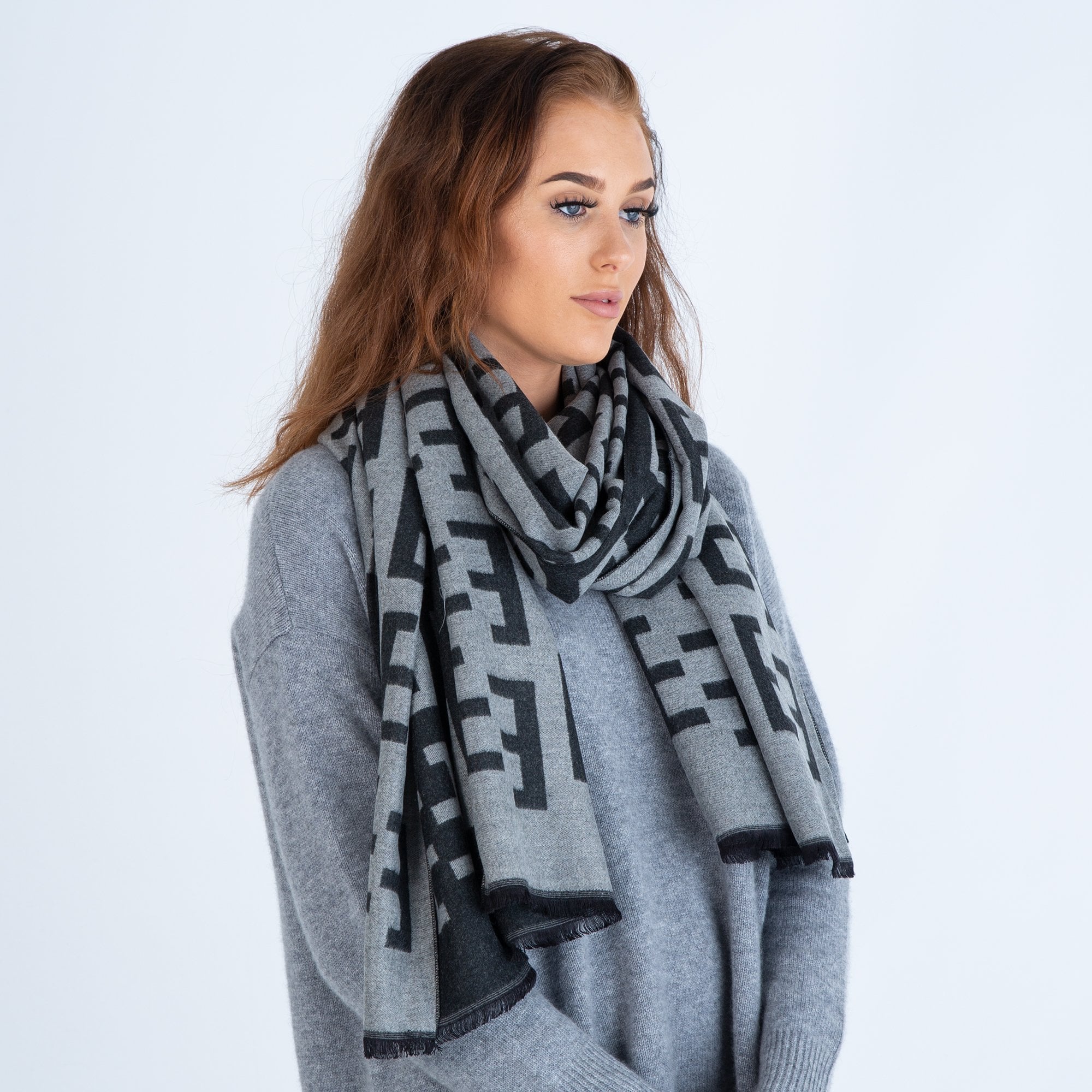 Sister Zu F Print Scarf Black/grey