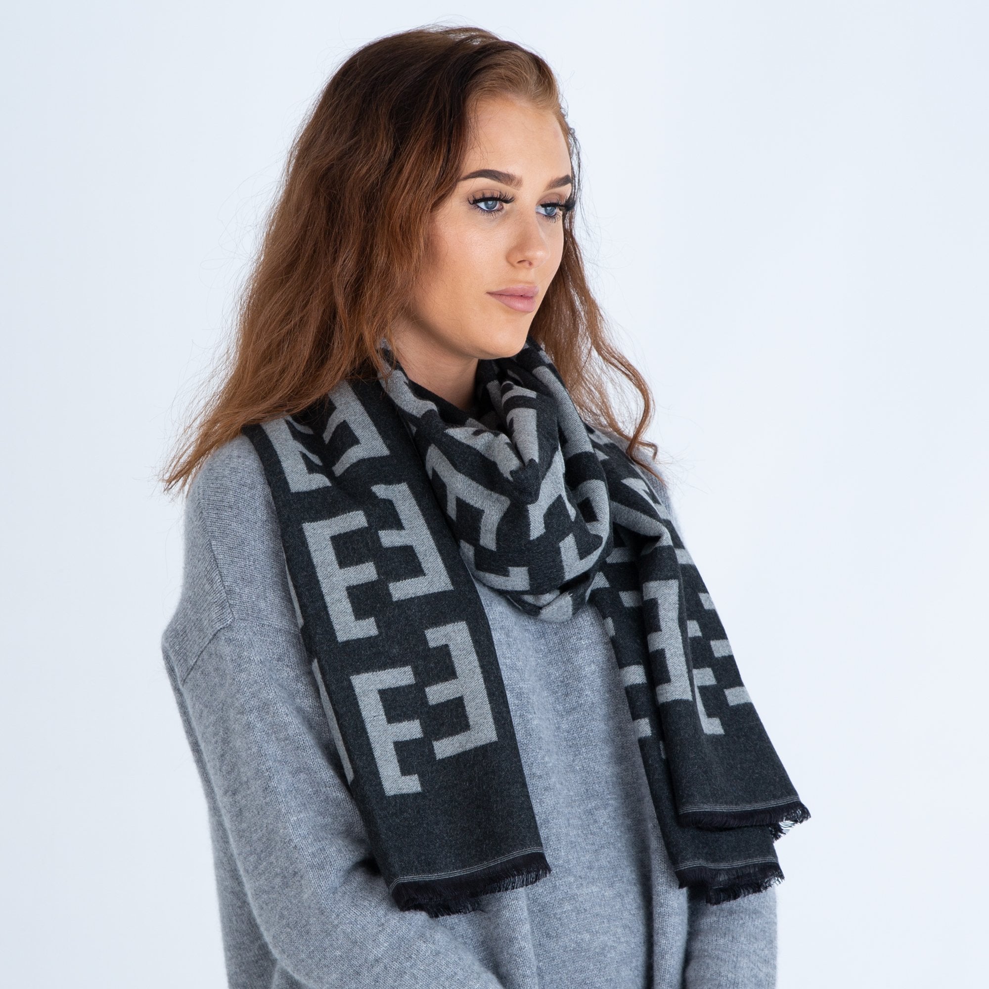 Sister Zu F Print Scarf Black/grey