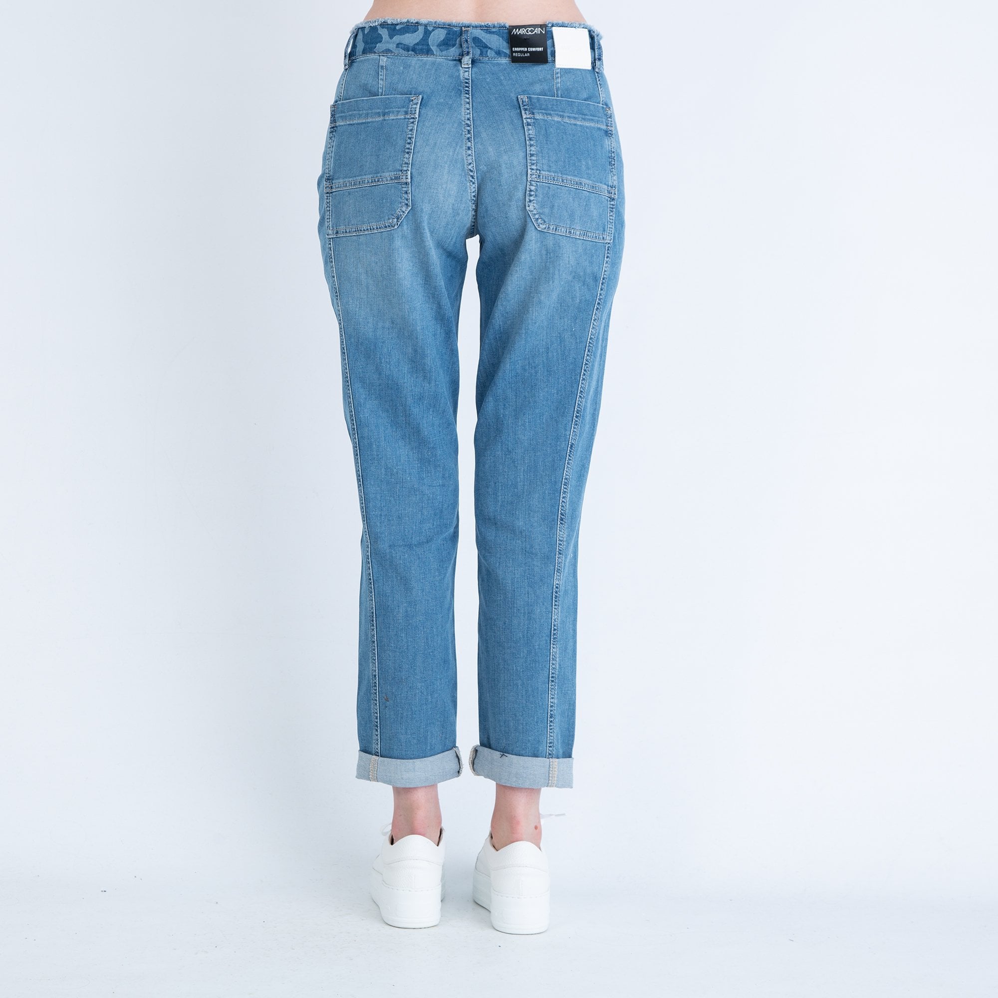 Marc Cain Tapered Jean With Raw Edge On Waist Light Denim