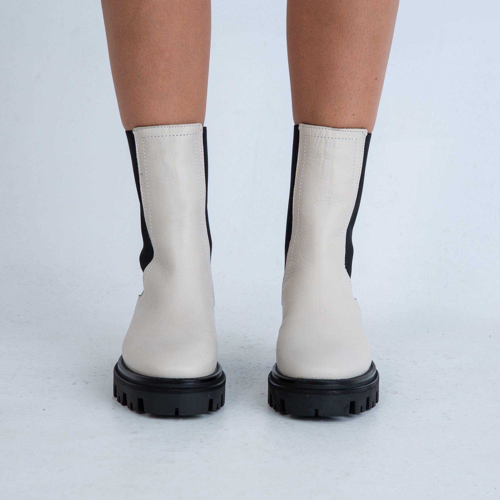 Alpe Monza Pull On Thick Soled Chelsea Boots Off White