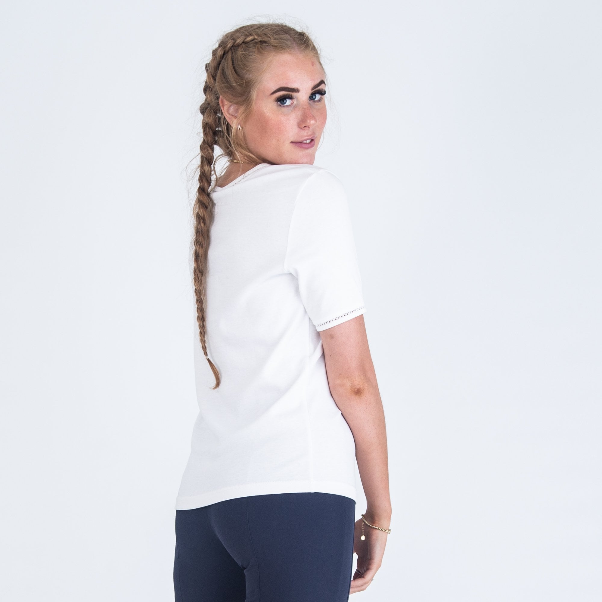 Efixelle Scoop Neck Stitch Neck Detail T-Shirt White