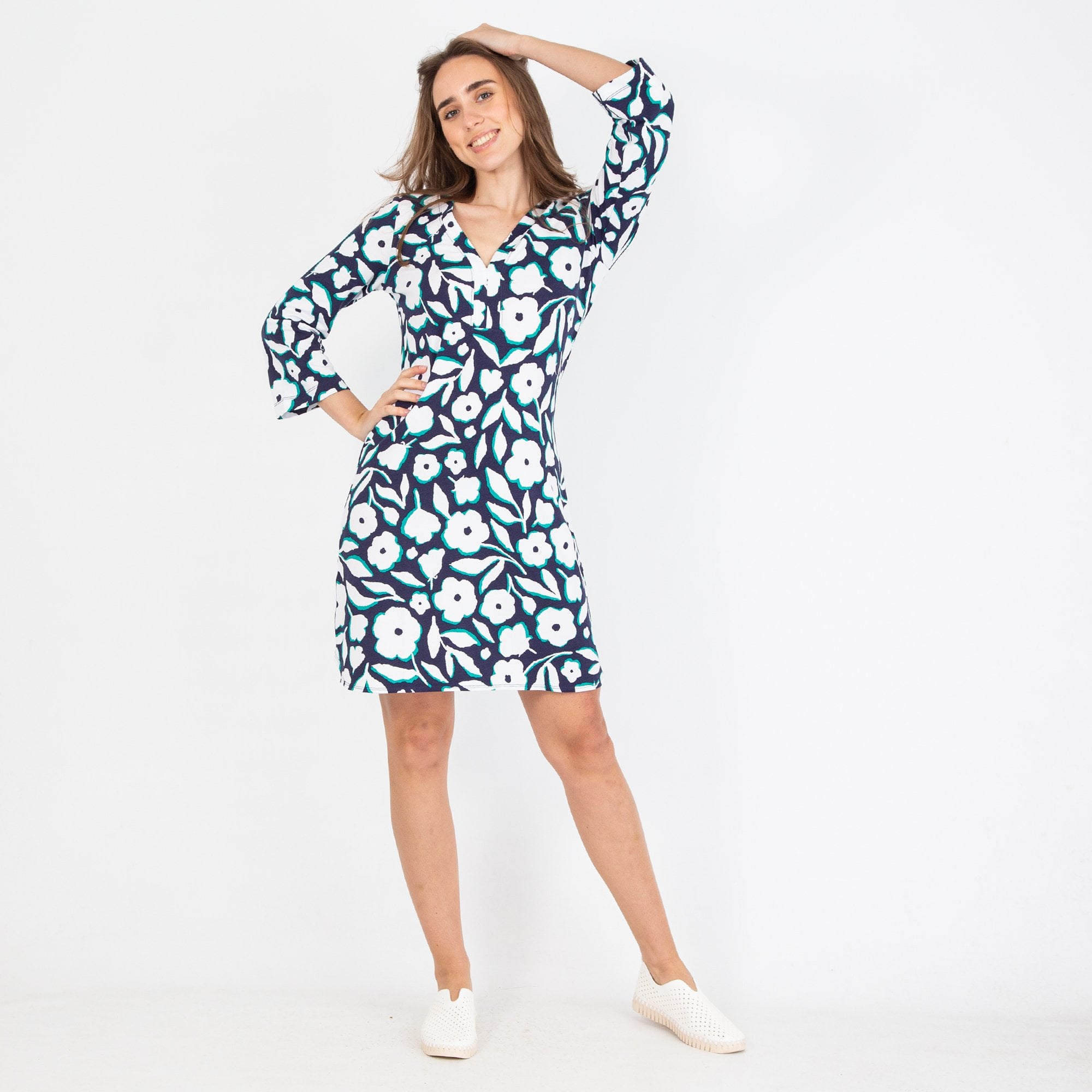 Hatley Ashley Curved V Neck Floral Print Stretch Dress White/Blue/Turquoise