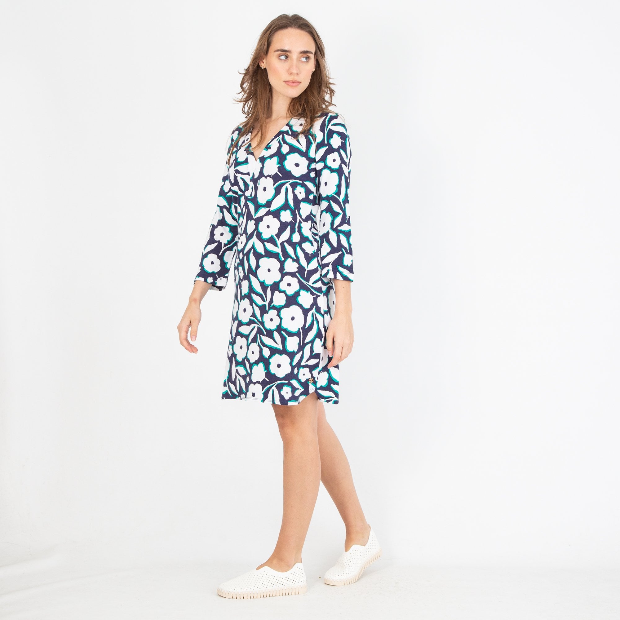 Hatley Ashley Curved V Neck Floral Print Stretch Dress White/Blue/Turquoise