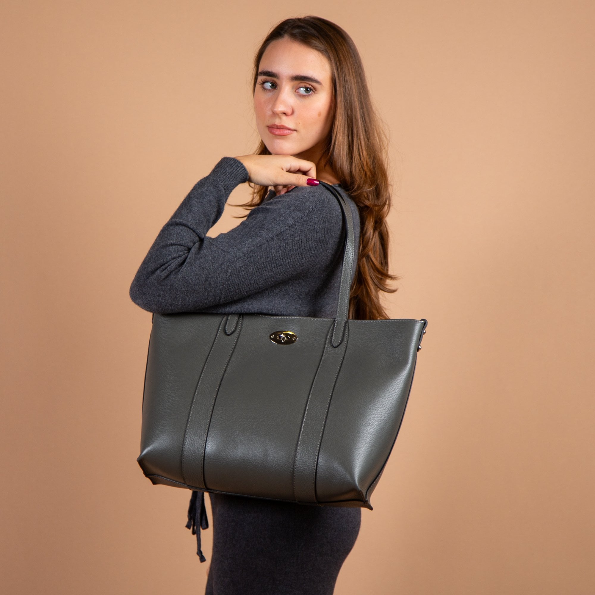 Sister ME Leather Tote With Twist Clasp Dark Grey