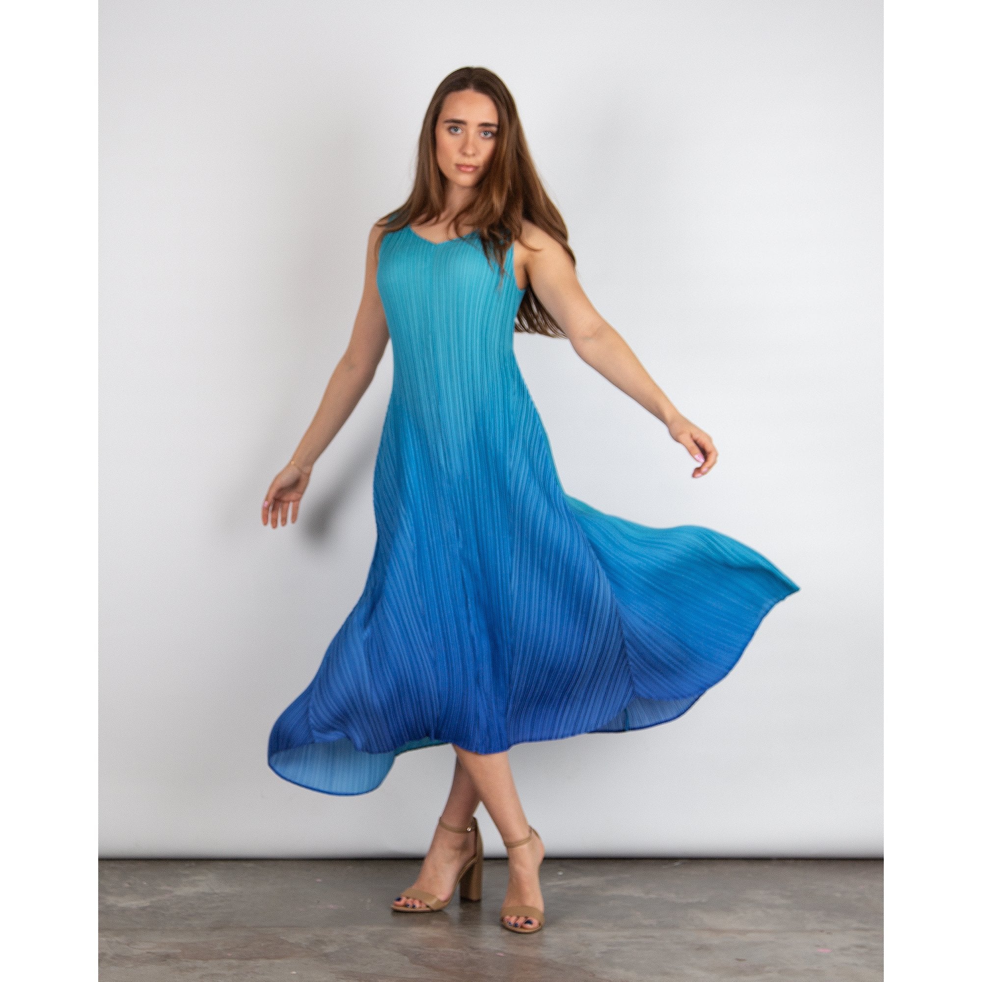Alquema Long Estrella Sleeveless Crinkle Pleat Ombre Dress Aqua/royal Blue
