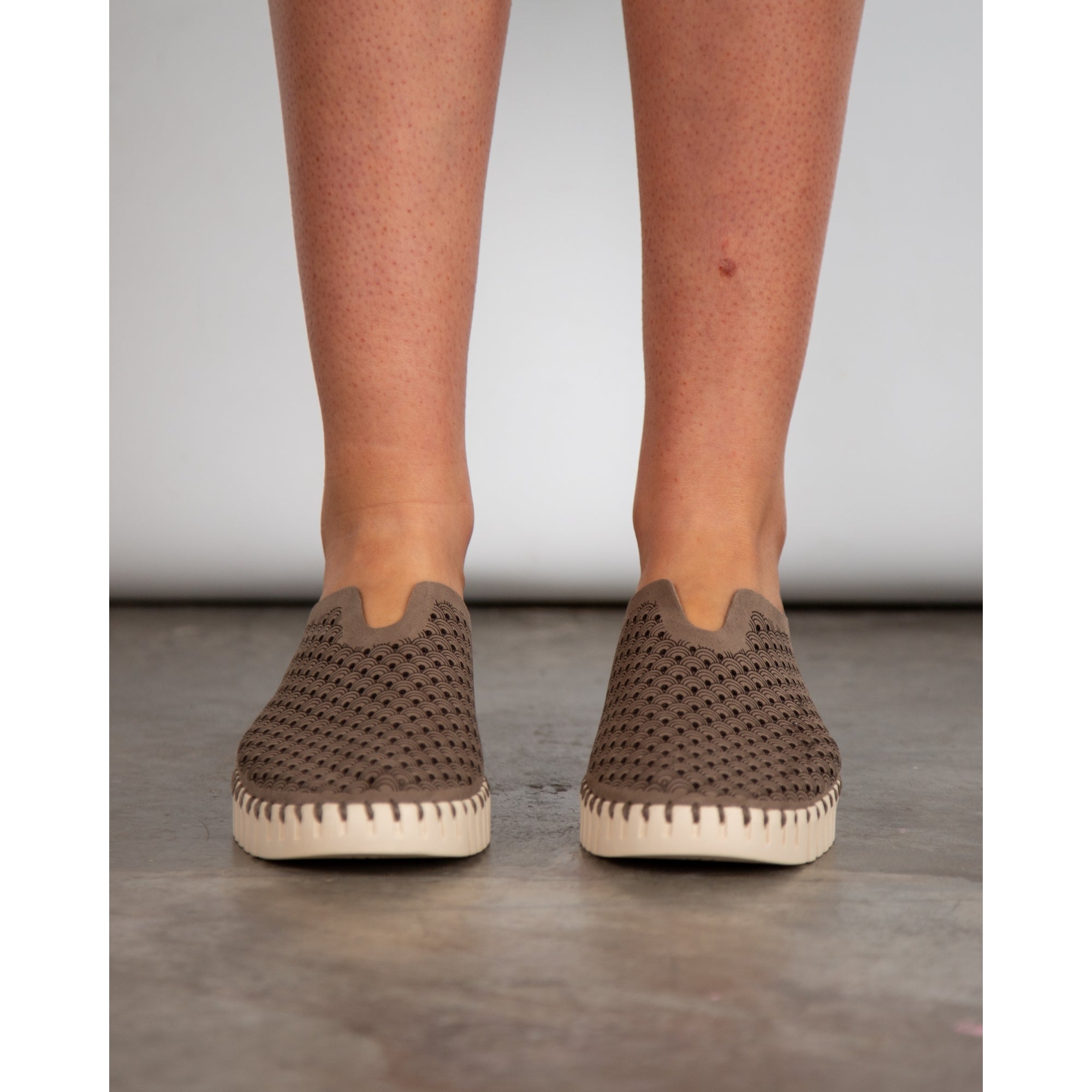 Ilse Jacobsen Tulip3275 Suede Cutout Detail Flat Shoe Dark Taupe 232