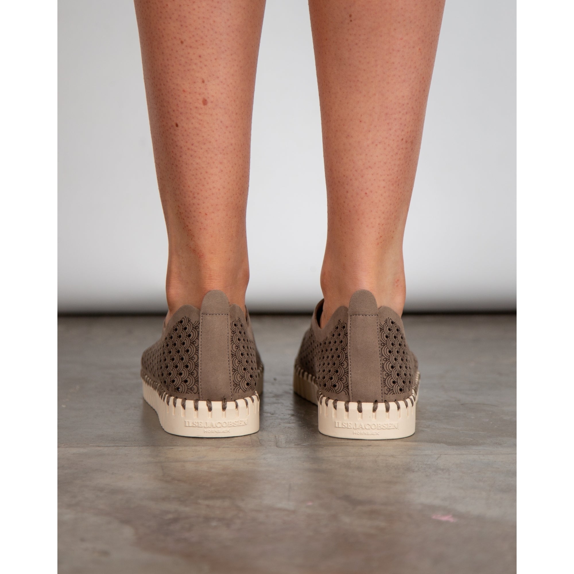 Ilse Jacobsen Tulip3275 Suede Cutout Detail Flat Shoe Dark Taupe 232