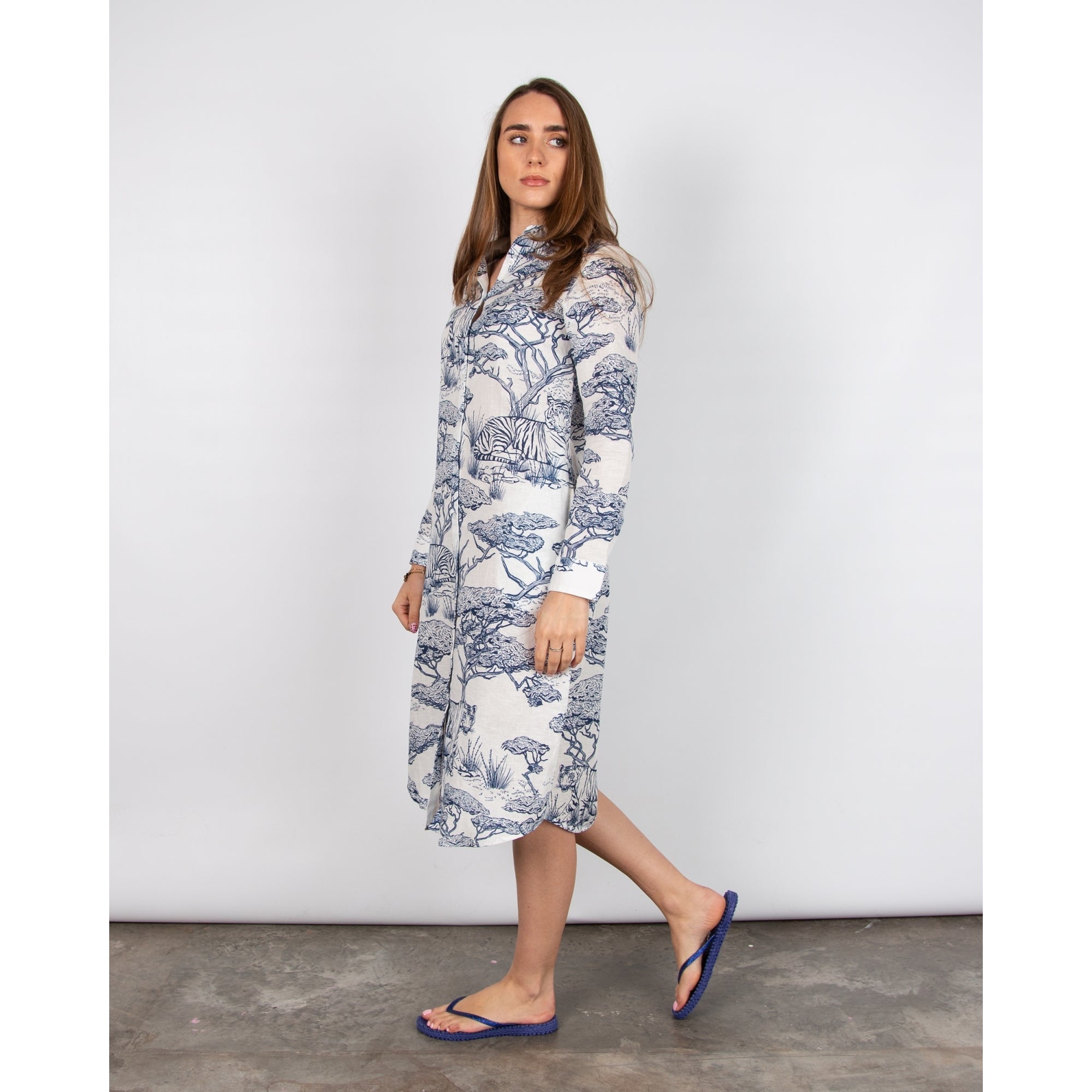 Las Surenas Safari Print Cotton and Linen Shirt Dress White/blue