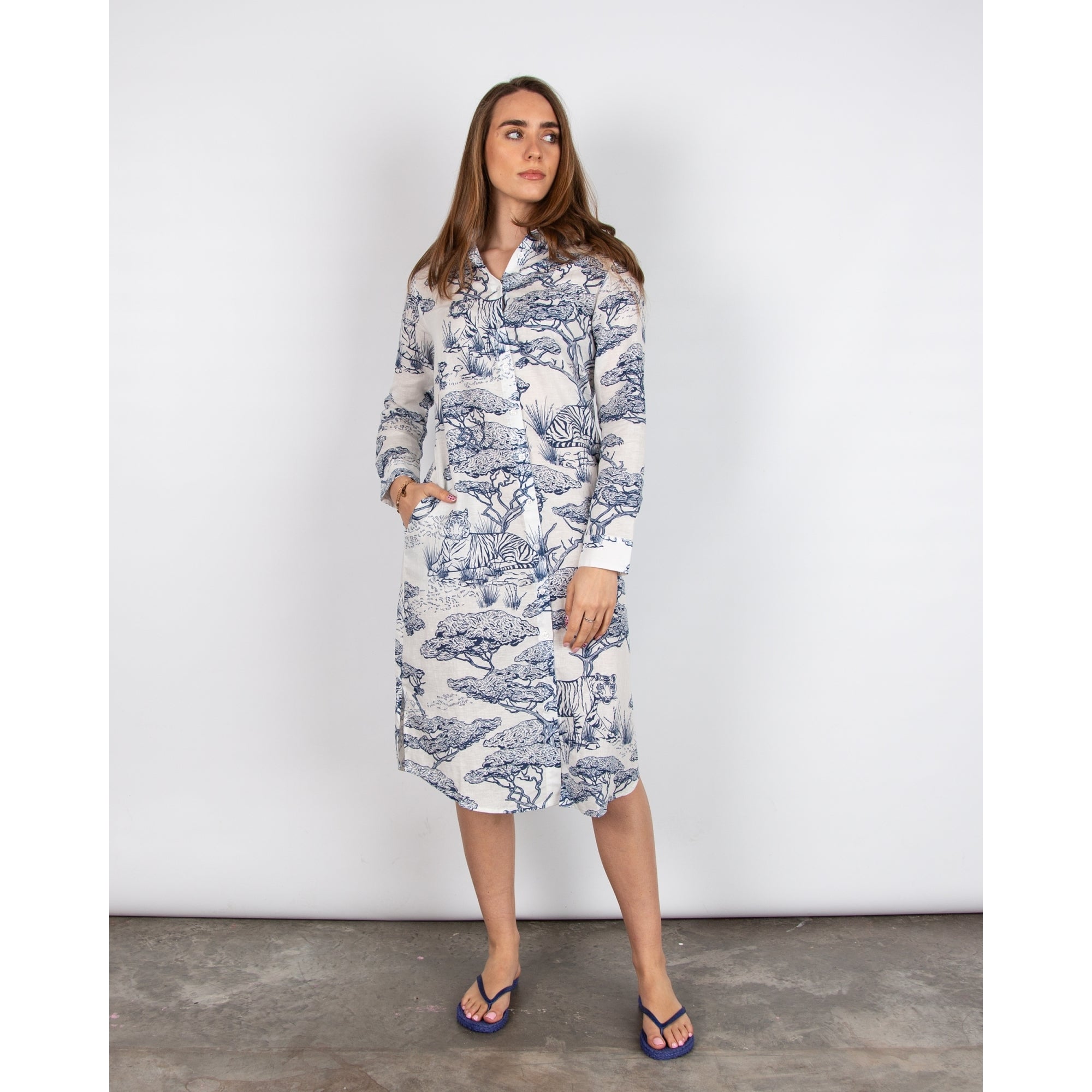 Las Surenas Safari Print Cotton and Linen Shirt Dress White/blue