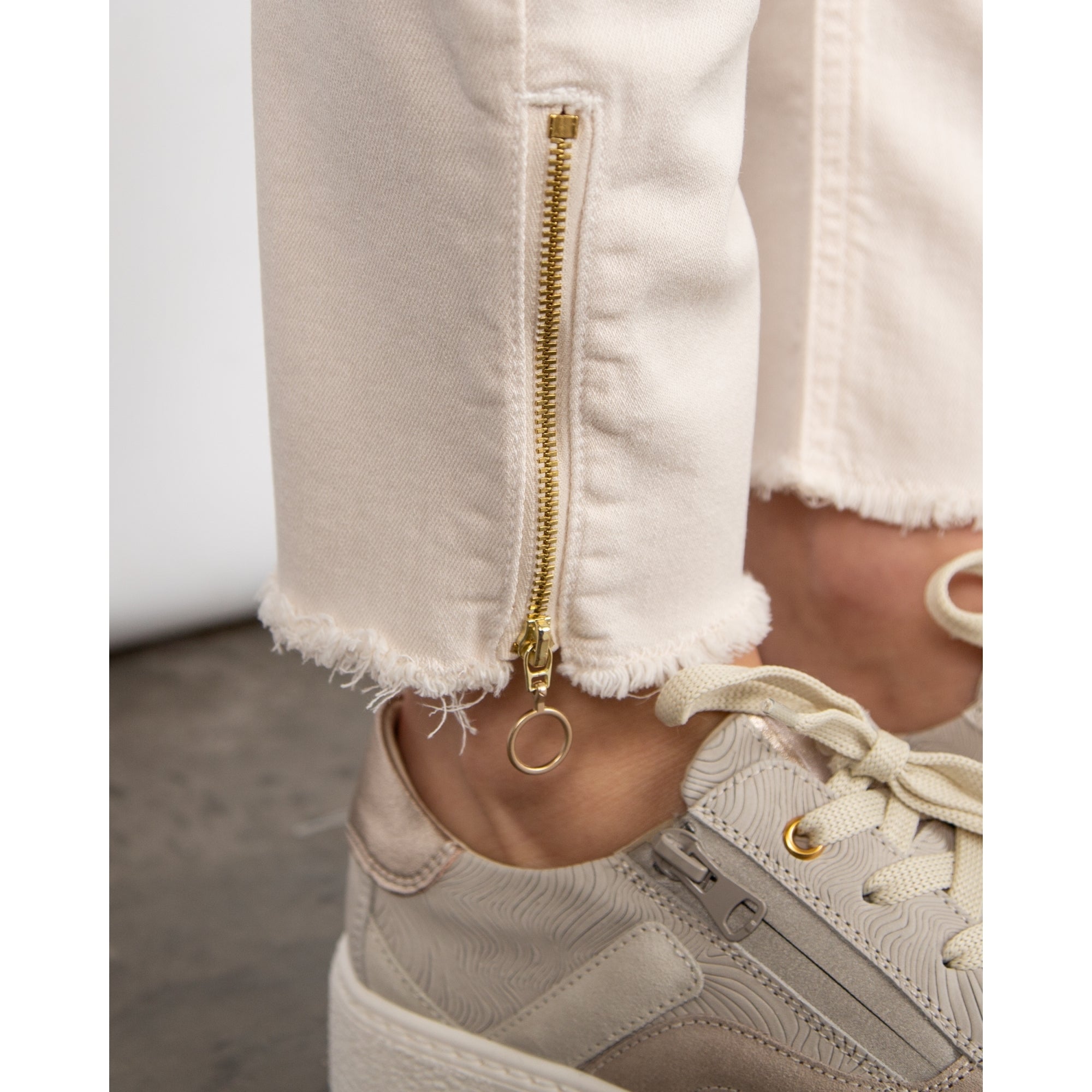 Mac Slim Fit Denim Jean With Raw Hem & Zip Cream 014r 28L