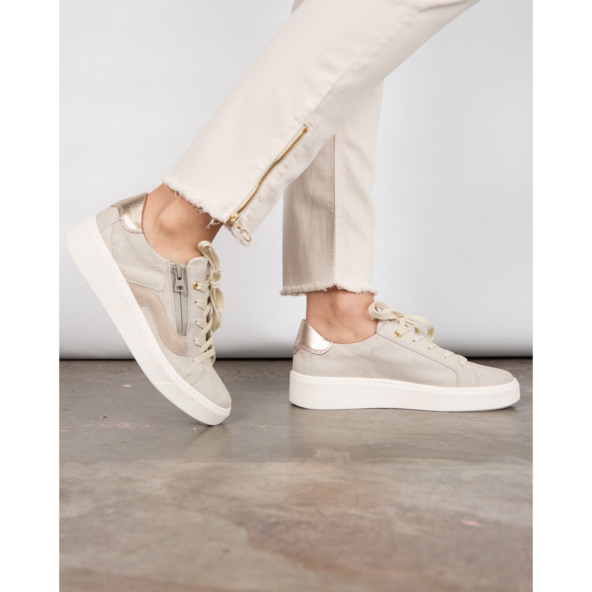 Dl Sport Swirl Etched Nubuck Trainers With Side Zip Putty