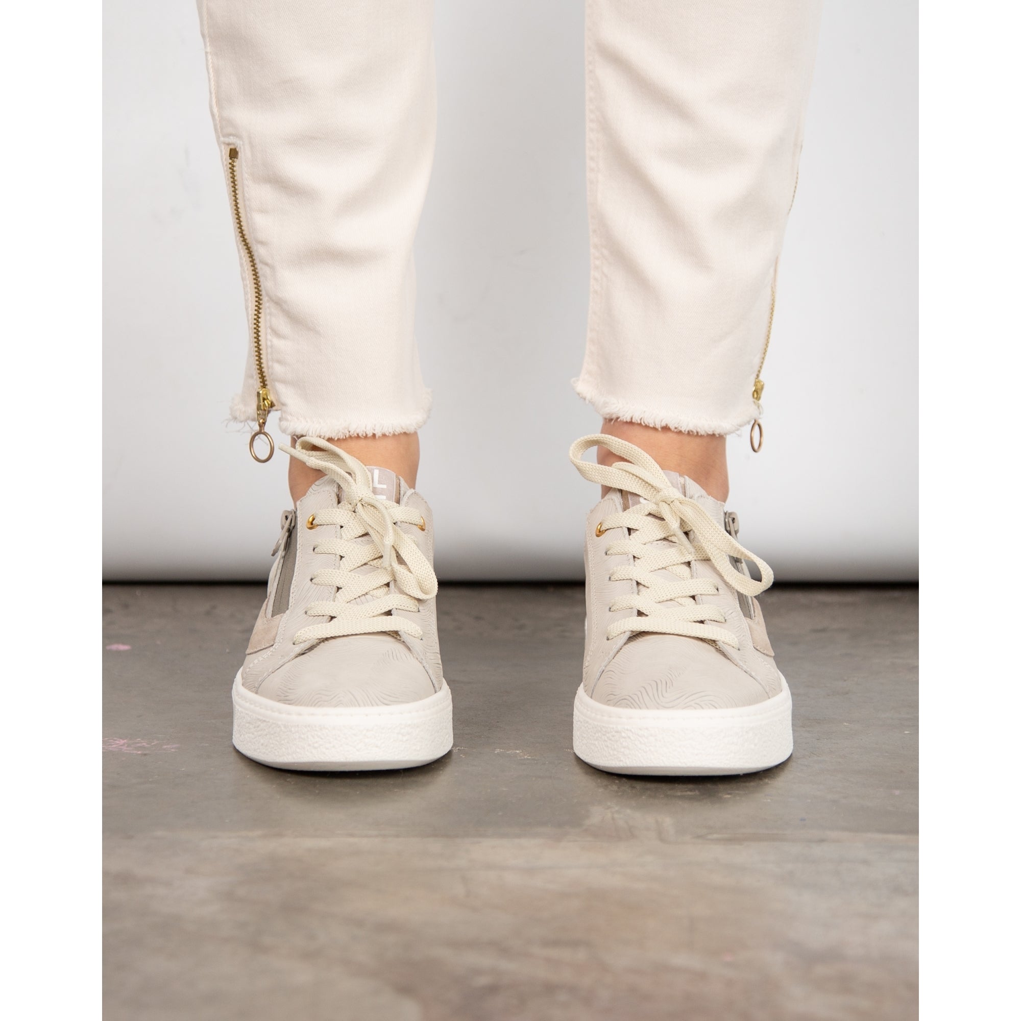 Dl Sport Swirl Etched Nubuck Trainers With Side Zip Putty