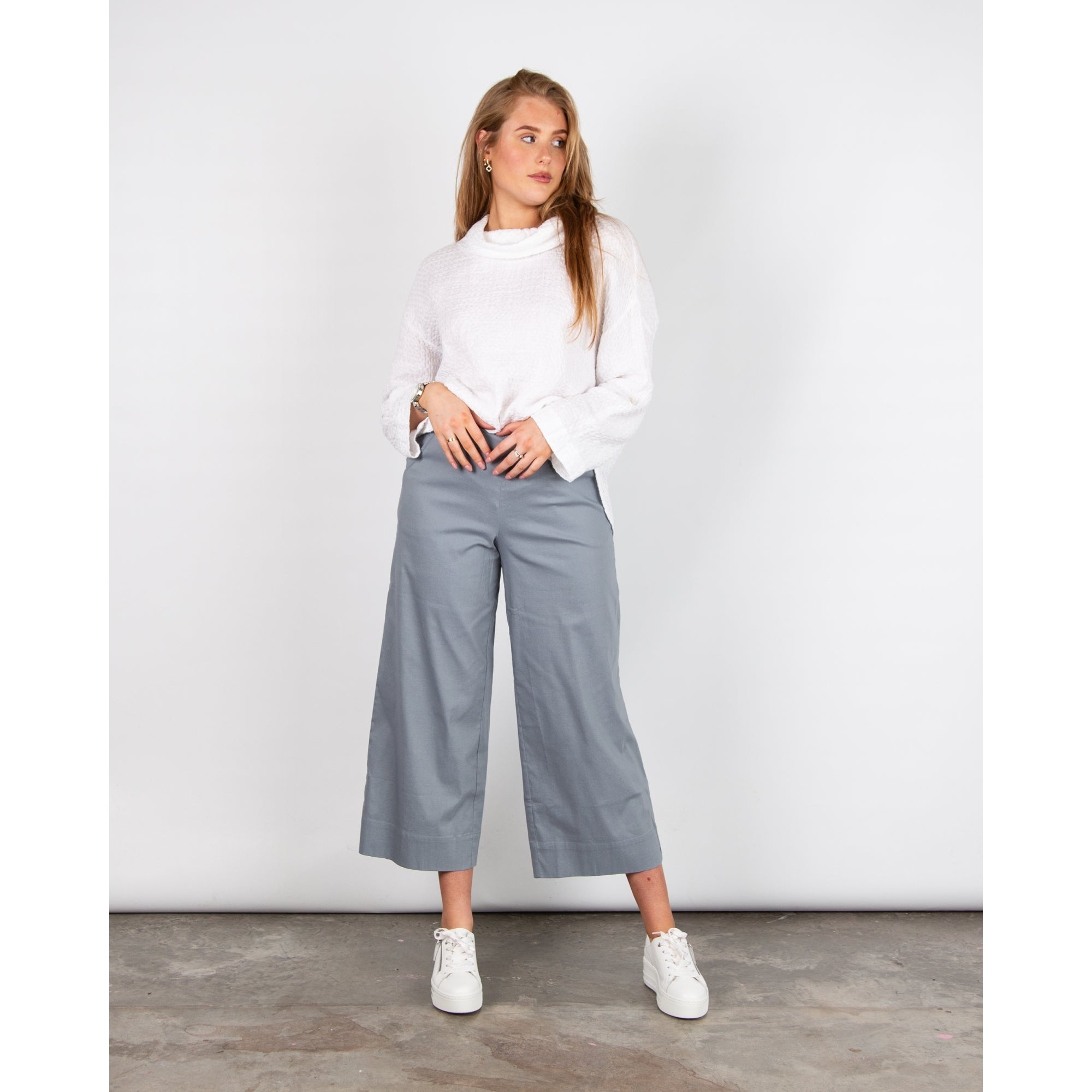 Vetono Cotton Poplin Wide Leg Cropped Trouser Smoky Blue 707