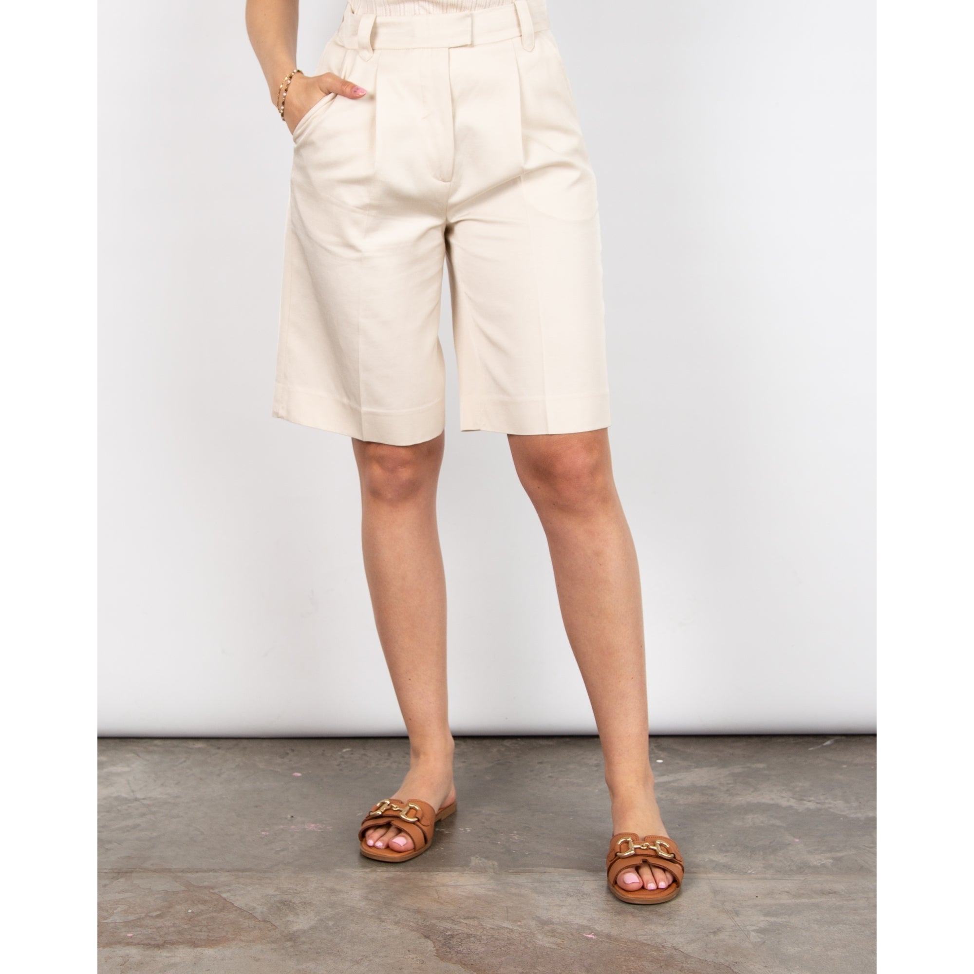 Atelier Reve Irlinvi Smart Glazed Cotton Long Shorts Ecru