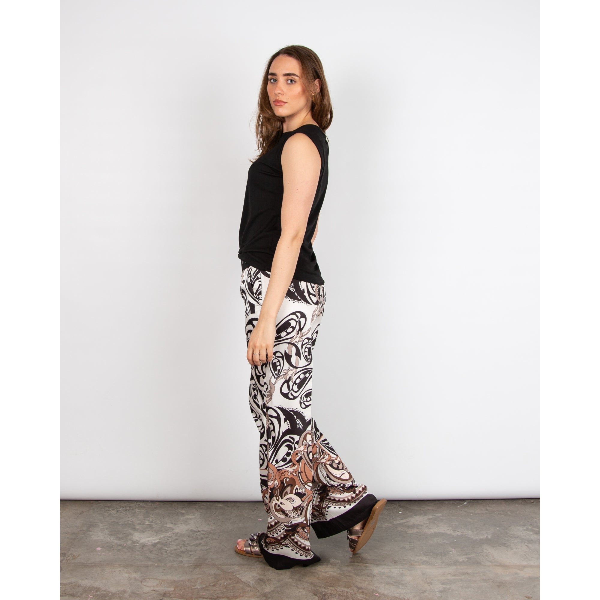 Tinta Style Alida Ruched Side Short Sleeve Top With C Ring Detail Black