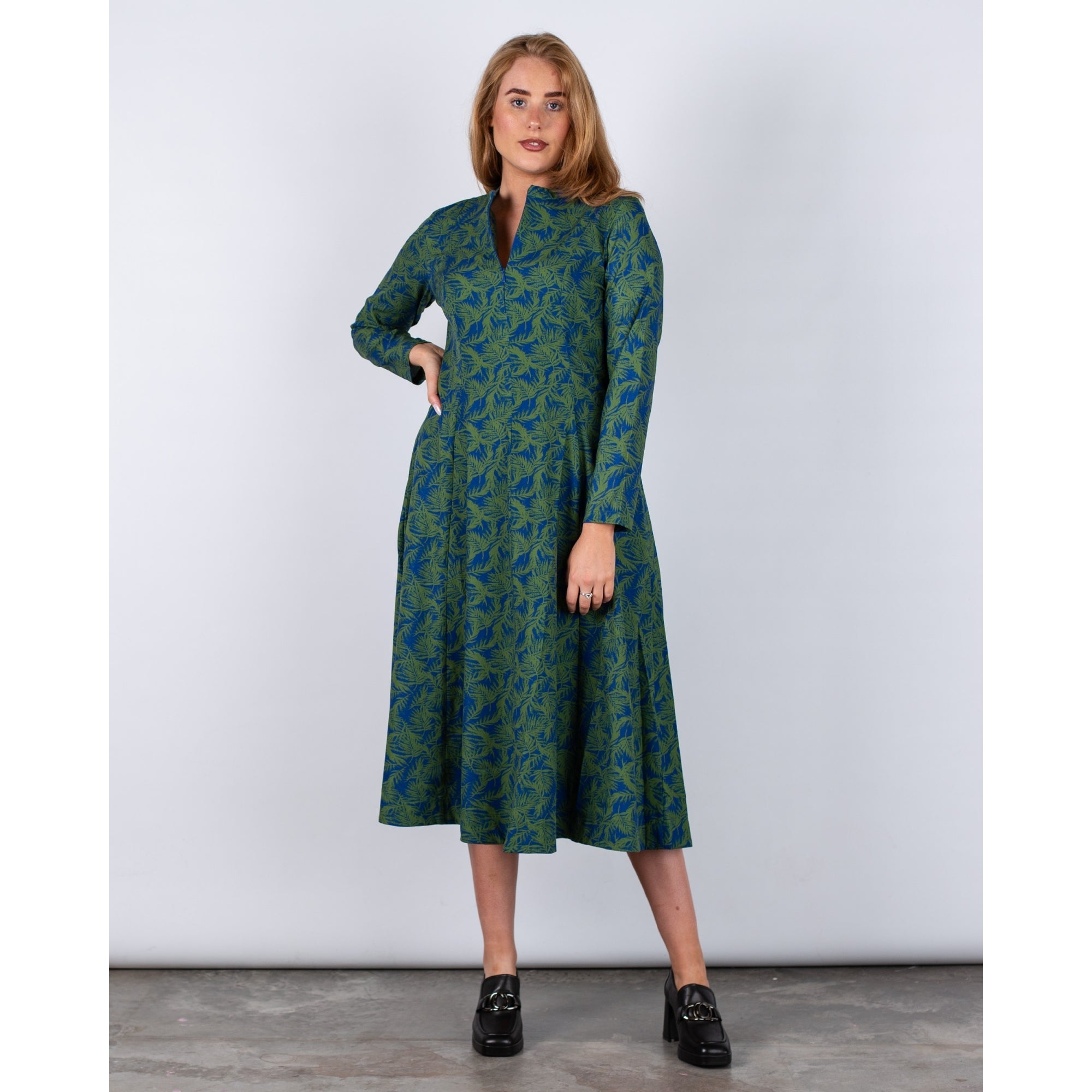 Alice Collins Skylar Zip Up Nehru Collar Palm Print A Line Dress Blue/green