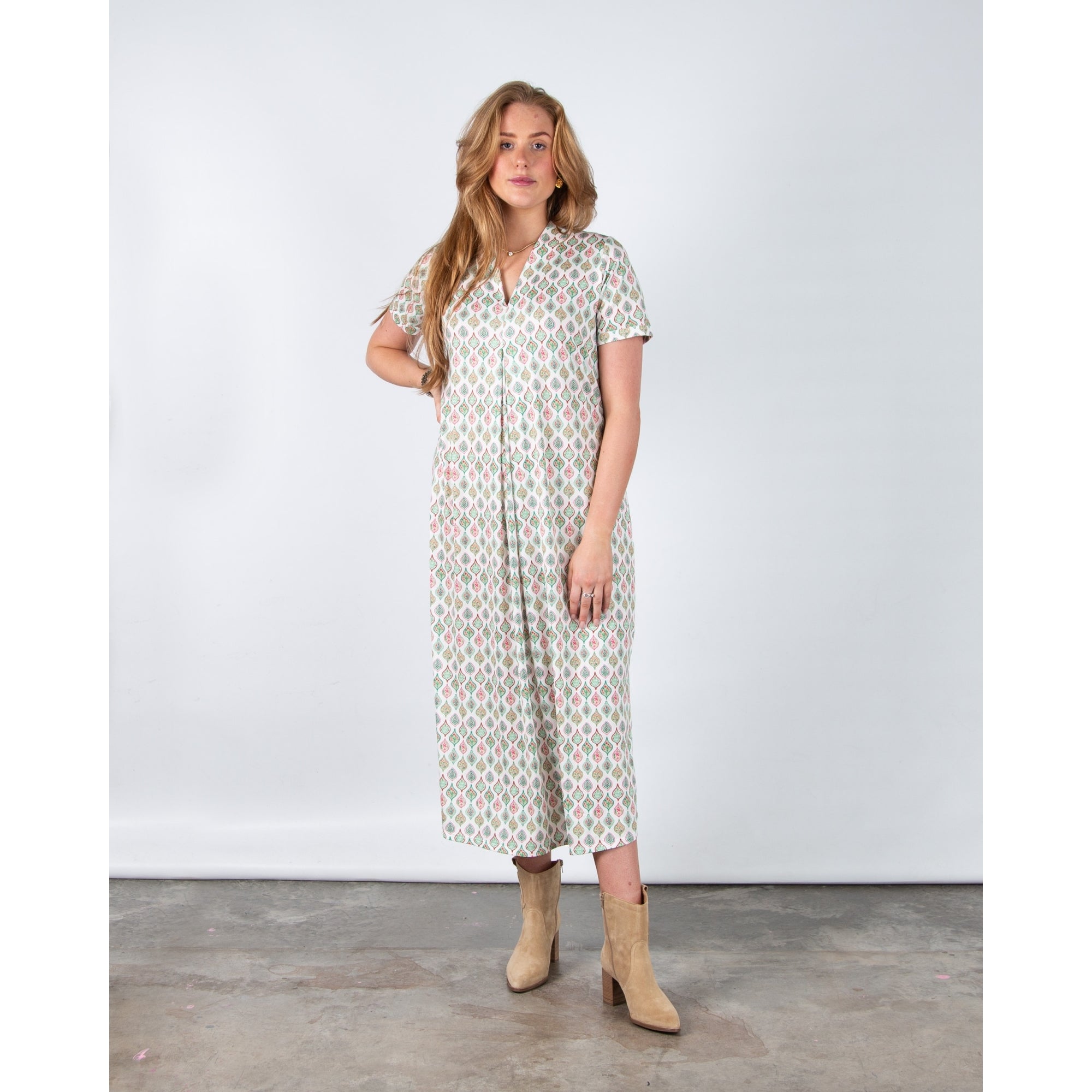 Tinta Style Nima Leaf Print V Neck Jersey Dress With Pleat Front Green/white