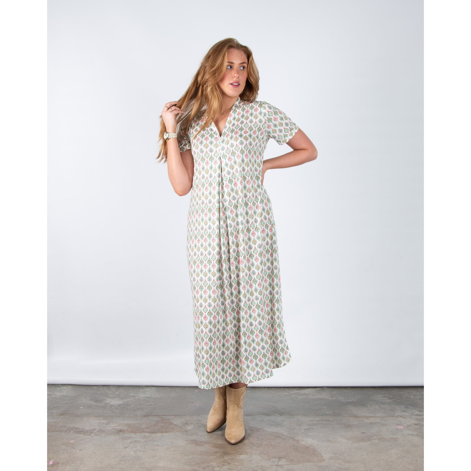 Tinta Style Nima Leaf Print V Neck Jersey Dress With Pleat Front Green/white