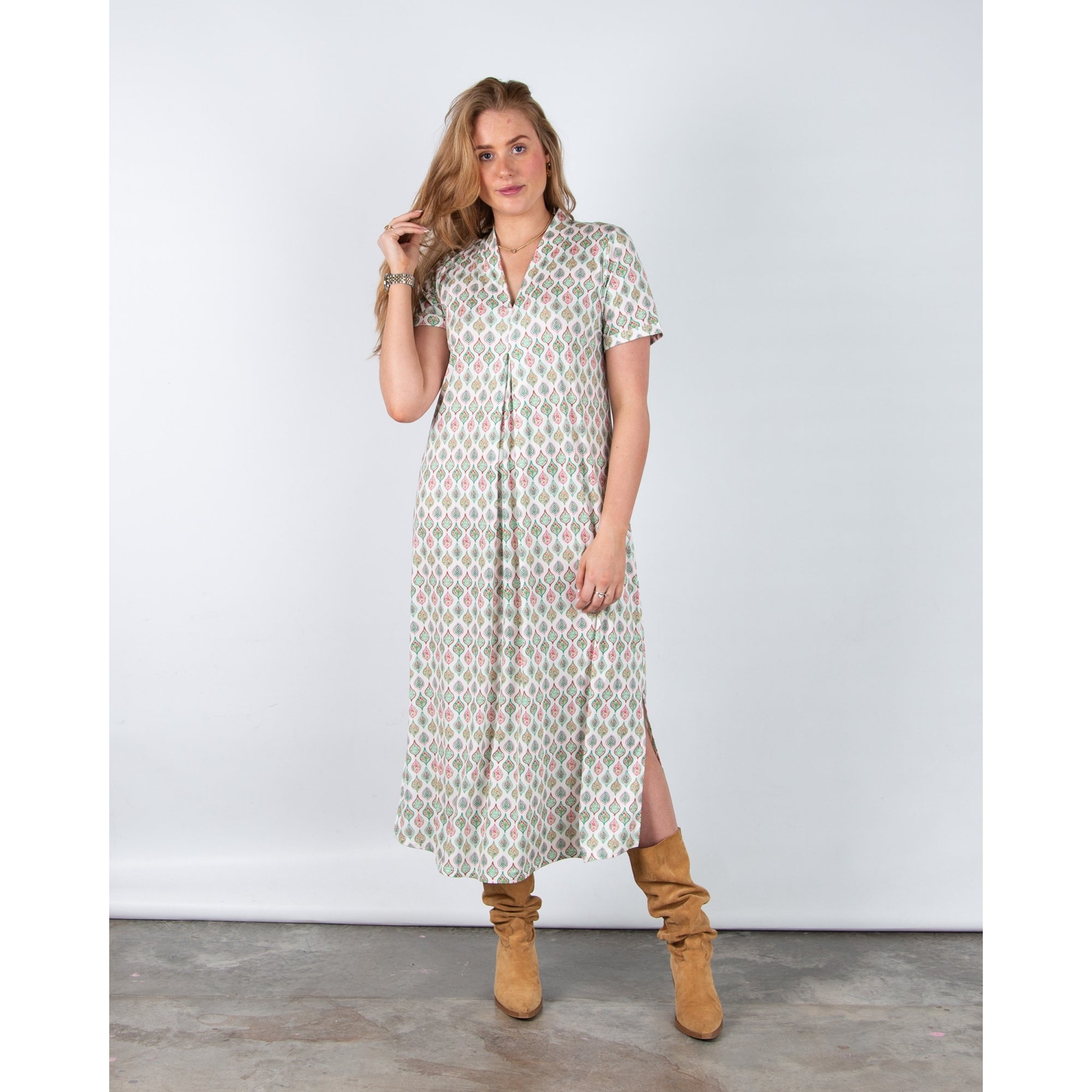 Tinta Style Nima Leaf Print V Neck Jersey Dress With Pleat Front Green/white