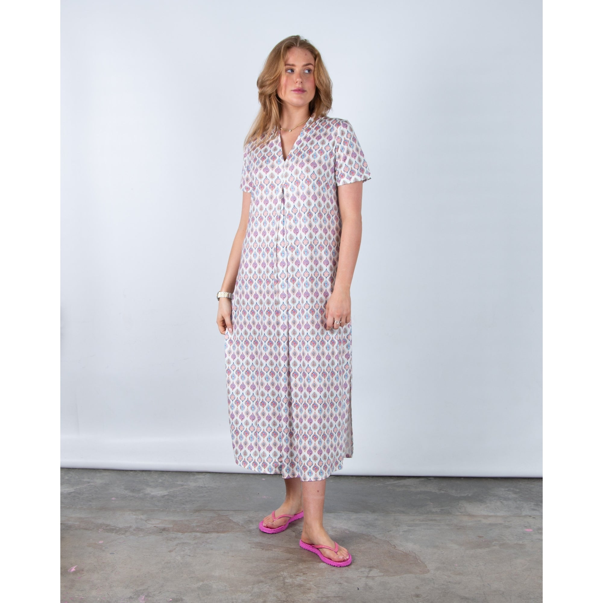 Tinta Style Nima Leaf Print V Neck Jersey Dress With Pleat Front Pink/blue/white