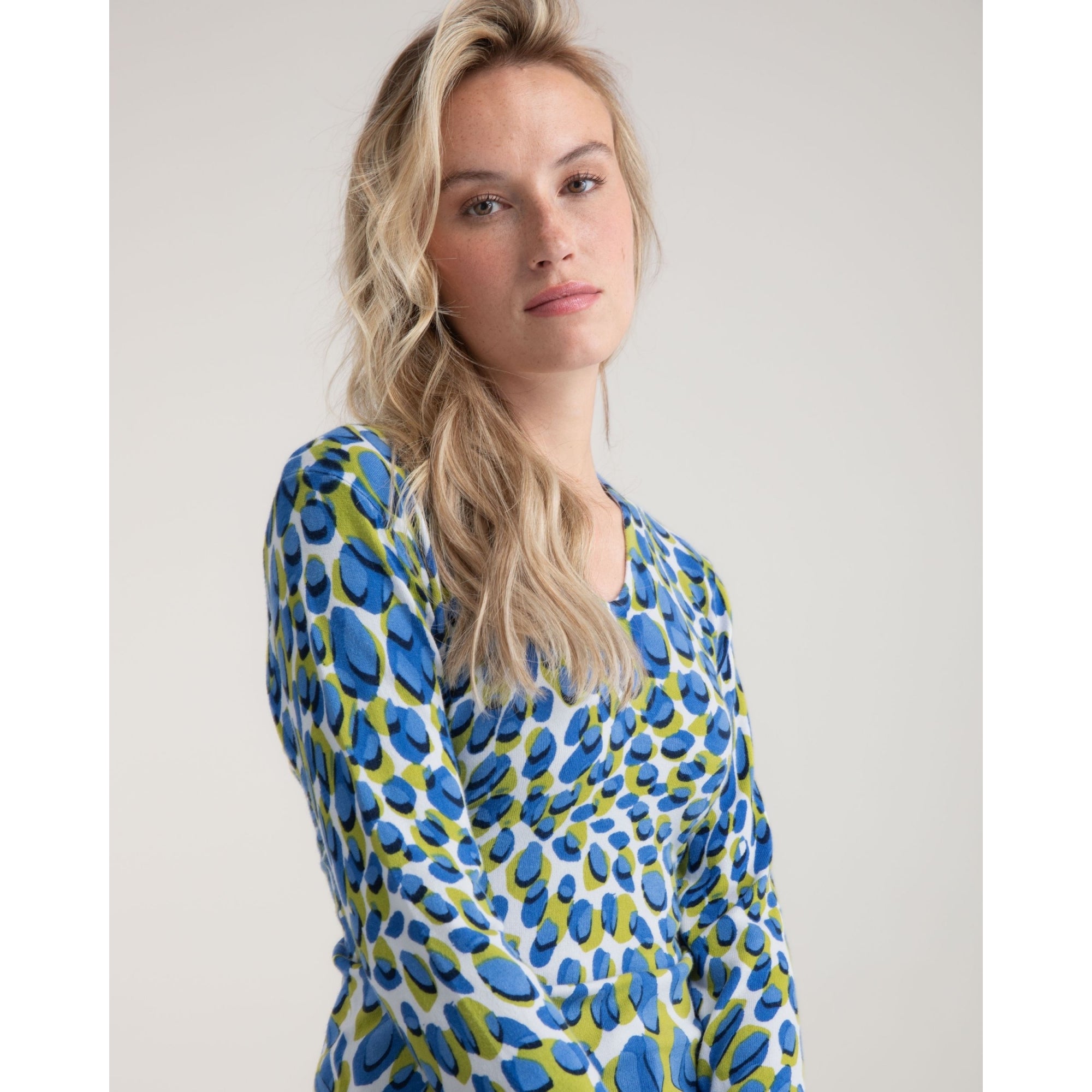 Marble Fashions V Neck Pebble Print Fine Knit Jumper Cobalt/lime 153