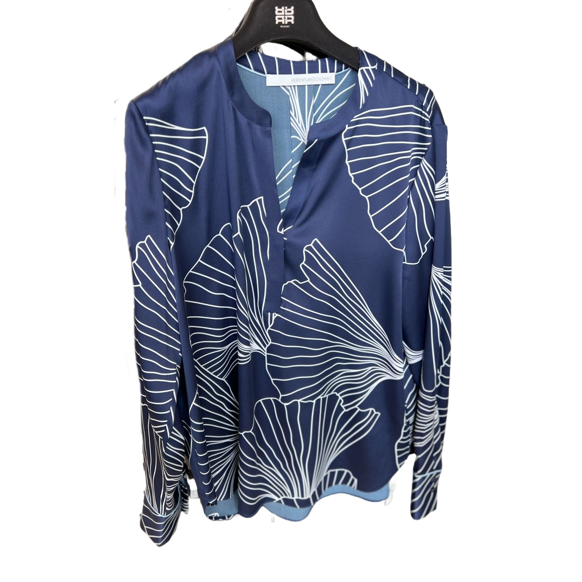 Herzens Angelegenheit Blown Shell Print Collarless Silk Blouse Navy/white