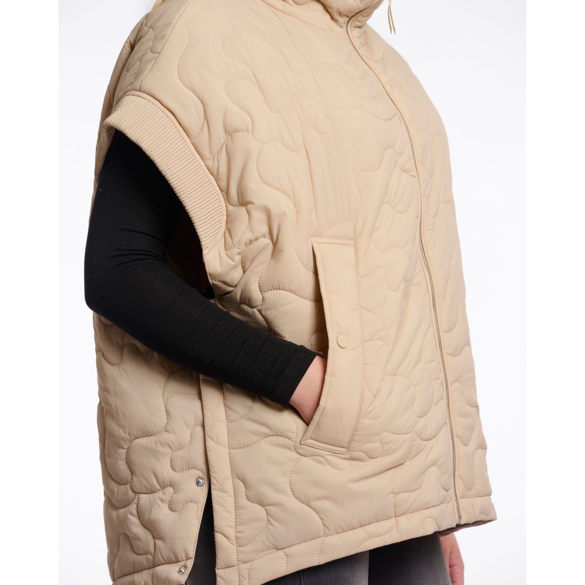 Rino & Pelle Caitlyn Oversized Swirl Quilted Gilet Light Oat
