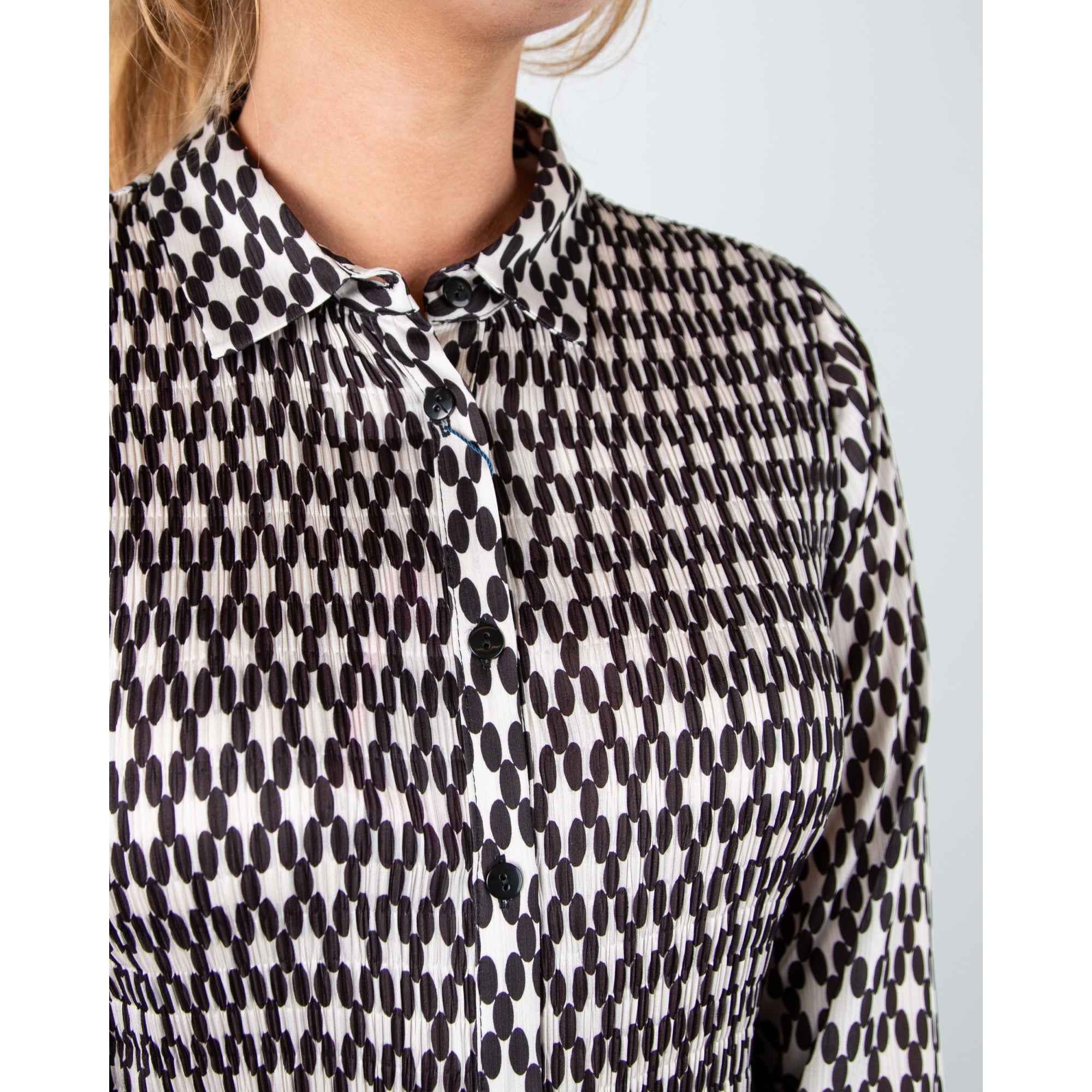 Bariloche Thiar Geometric Circle Print Pleat Blouse Off White/black