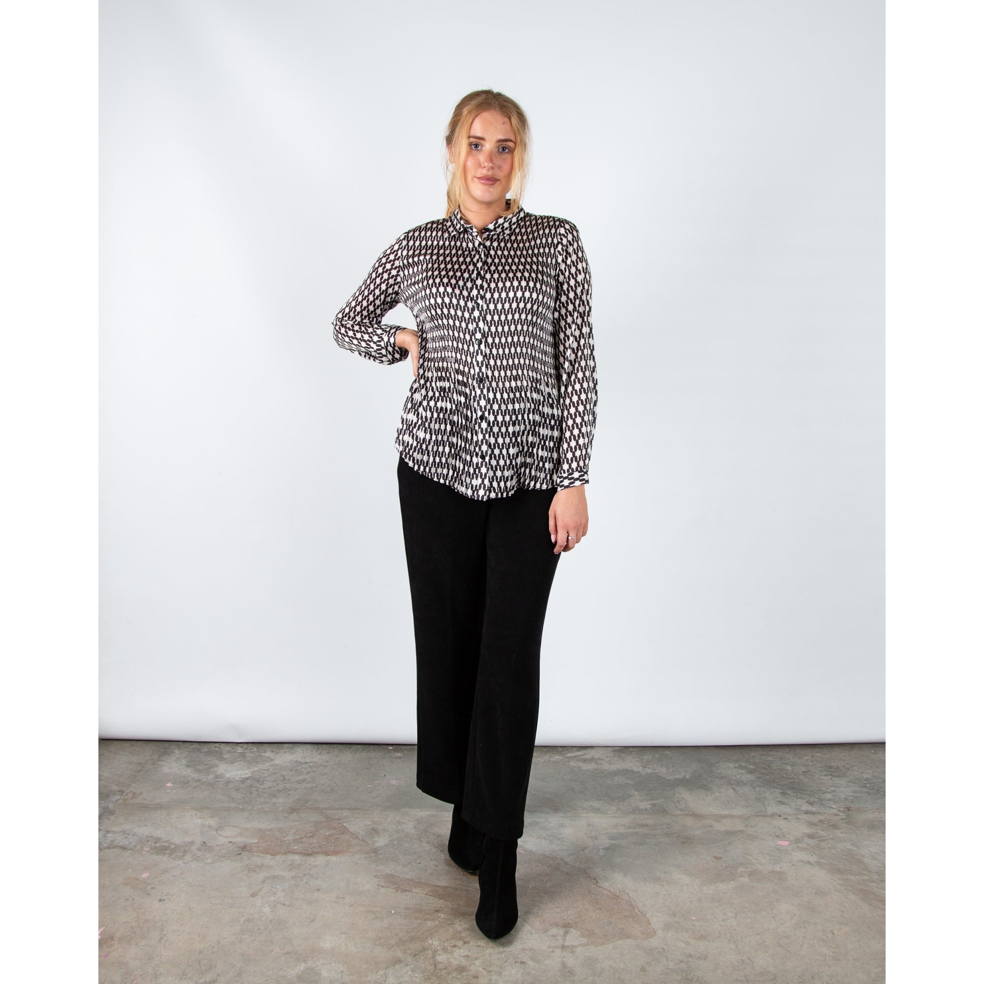 Bariloche Thiar Geometric Circle Print Pleat Blouse Off White/black