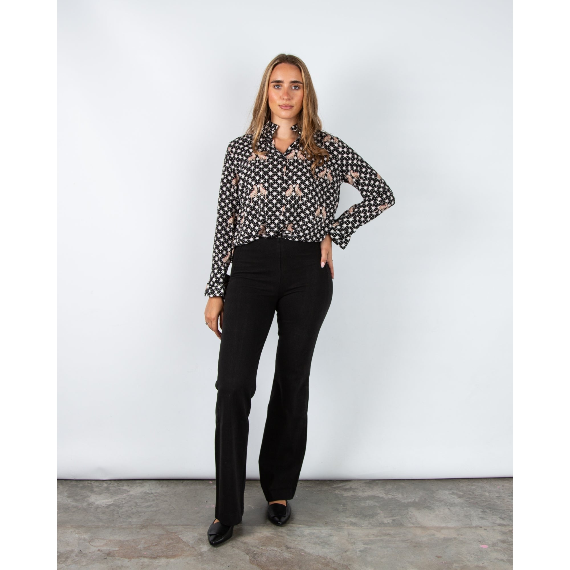 Vilagallo Nicola Leopard Star Blouse With Frill Collar And Cuff Black