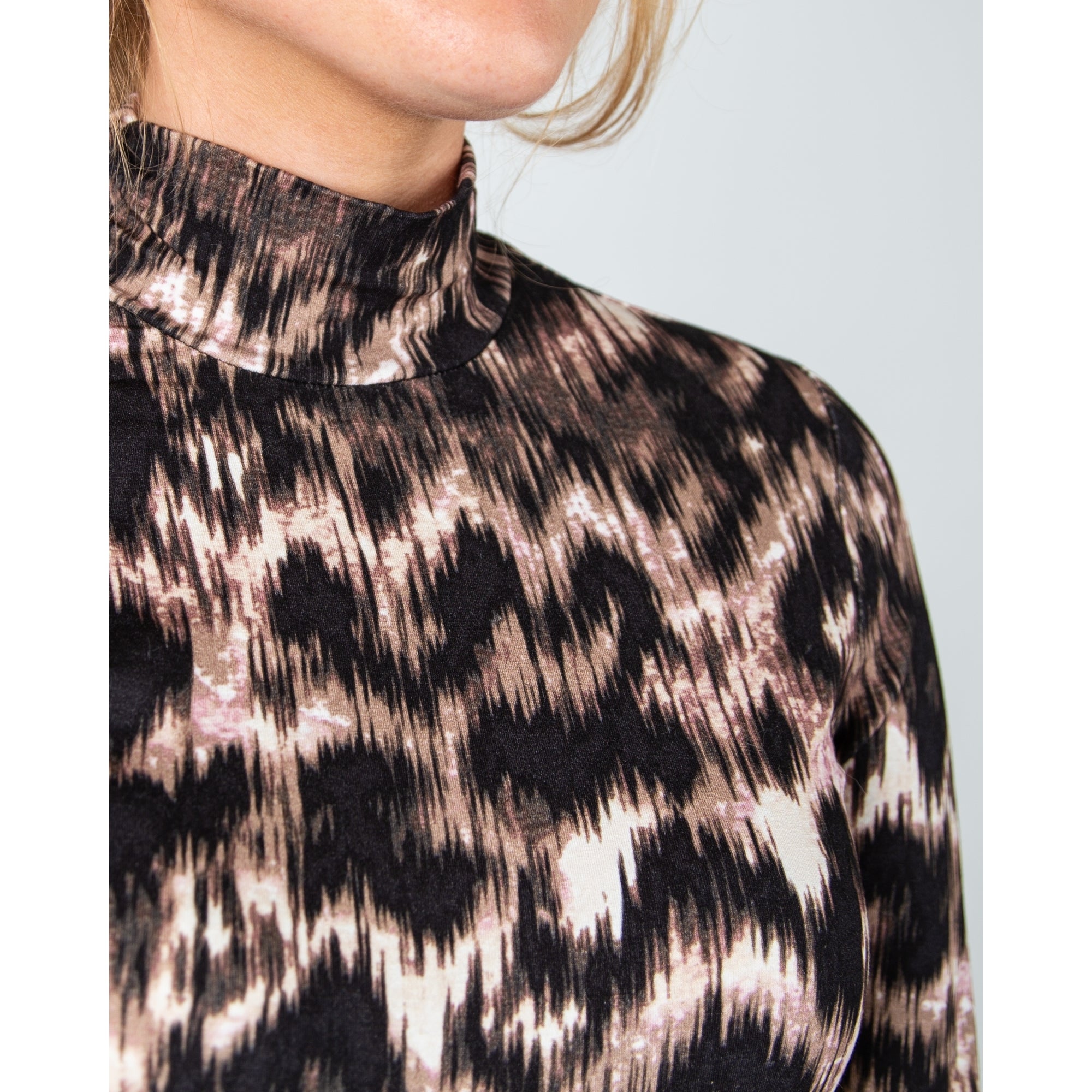 Red Button Rolinde Blurred Leopard Polo Neck Jersey Top Black/brown