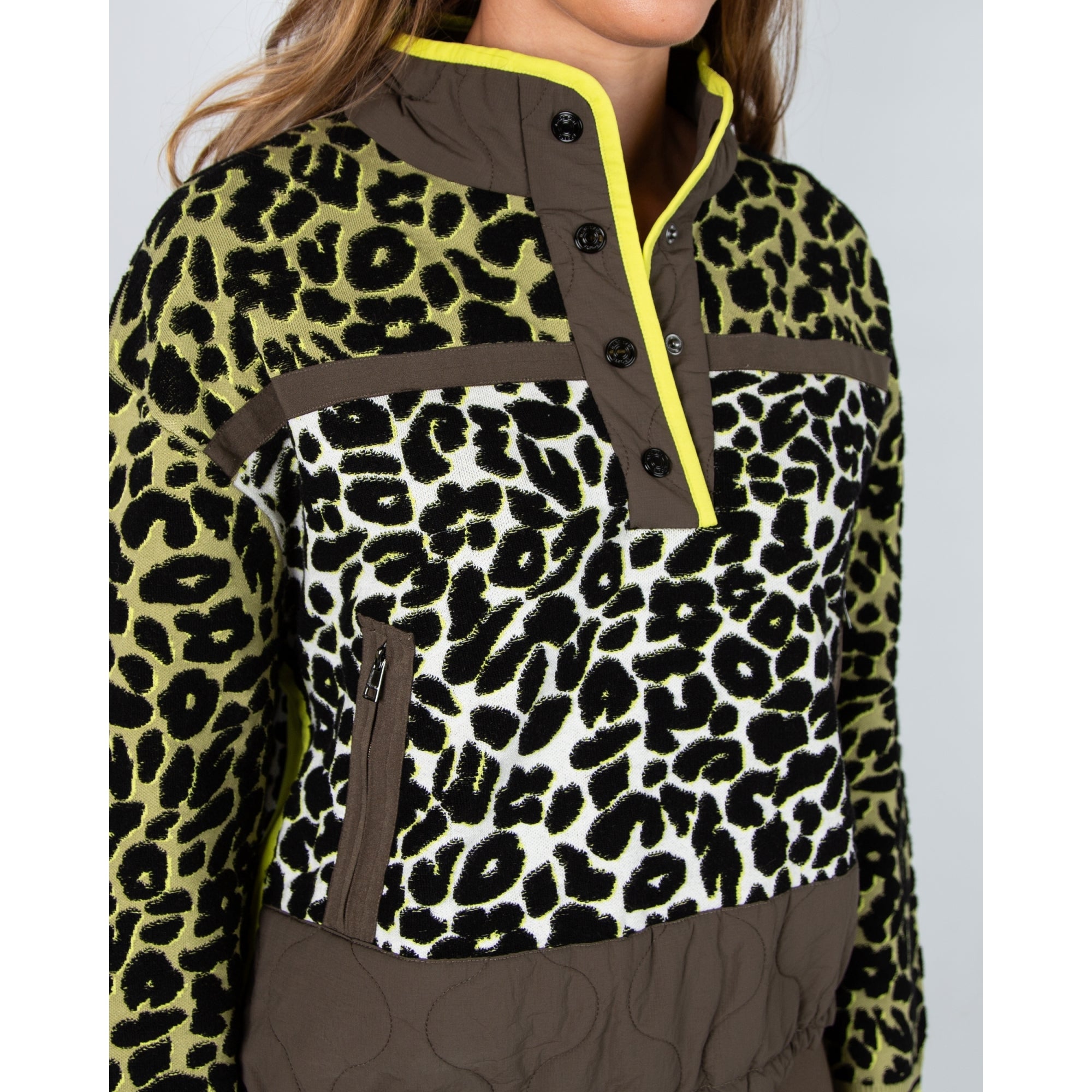 Marc Cain Leo Hike Sporty Leopard Patch Sweatshirt Khaki/lime