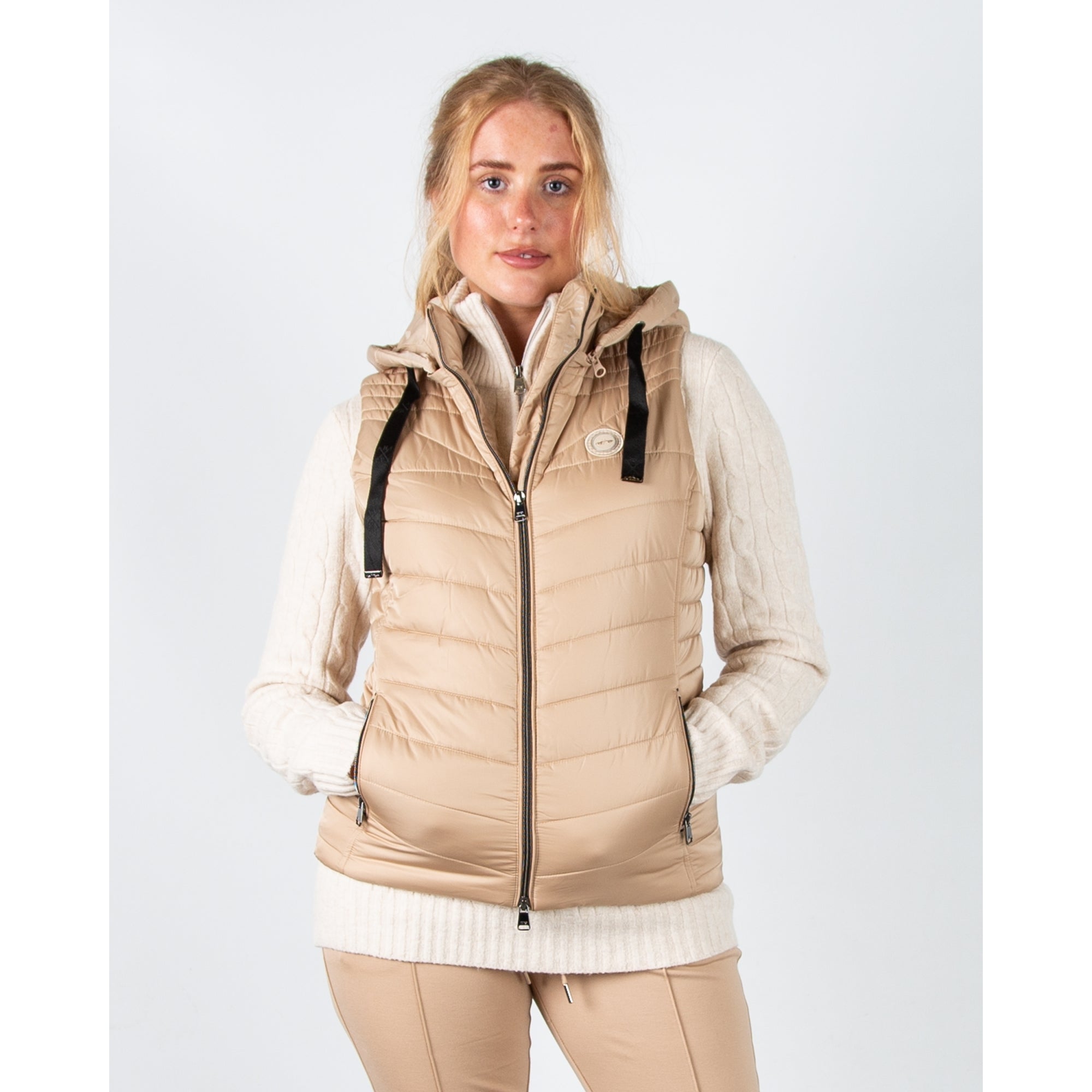 Hv Society Bona Quilted Gilet With Detachable Hood Champagne
