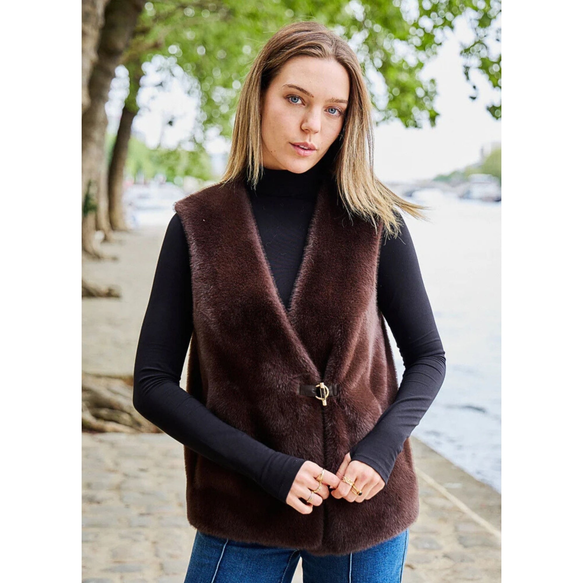 Giovanni Mina V Neck Collarless Faux Fur Gilet With T Bar Closure Marron