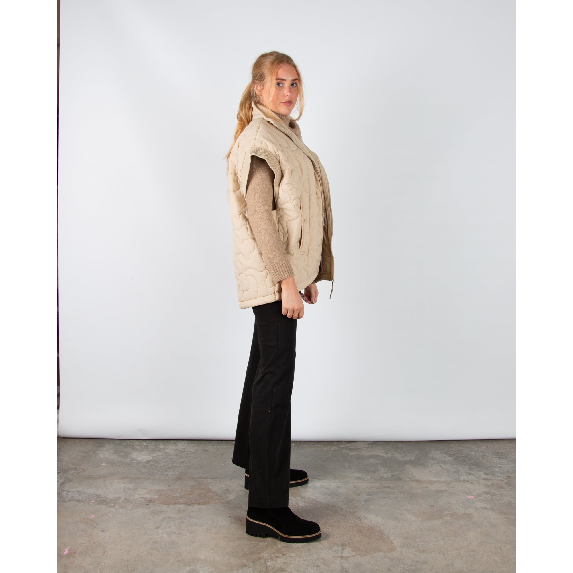 Rino & Pelle Caitlyn Oversized Swirl Quilted Gilet Light Oat