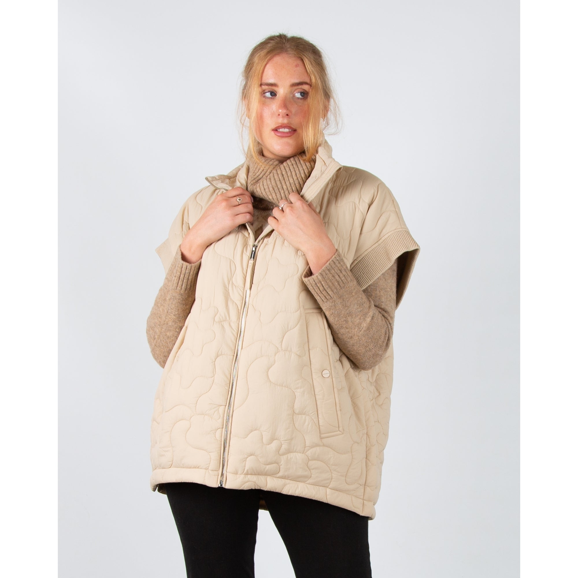 Rino & Pelle Caitlyn Oversized Swirl Quilted Gilet Light Oat
