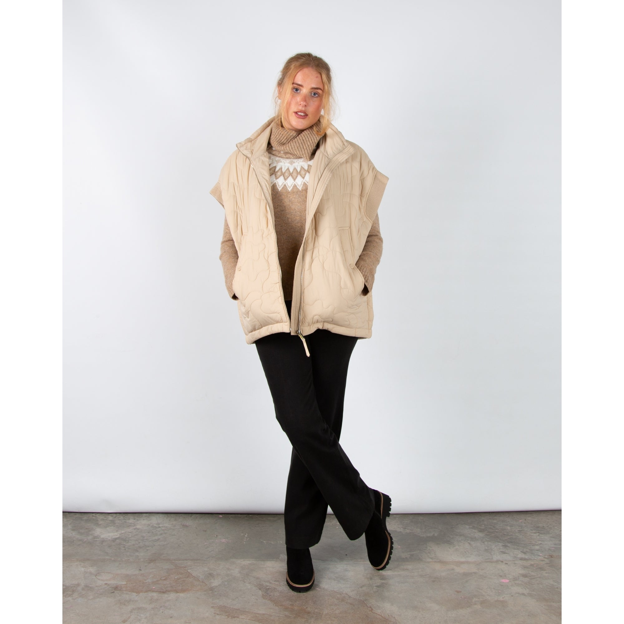 Rino & Pelle Caitlyn Oversized Swirl Quilted Gilet Light Oat