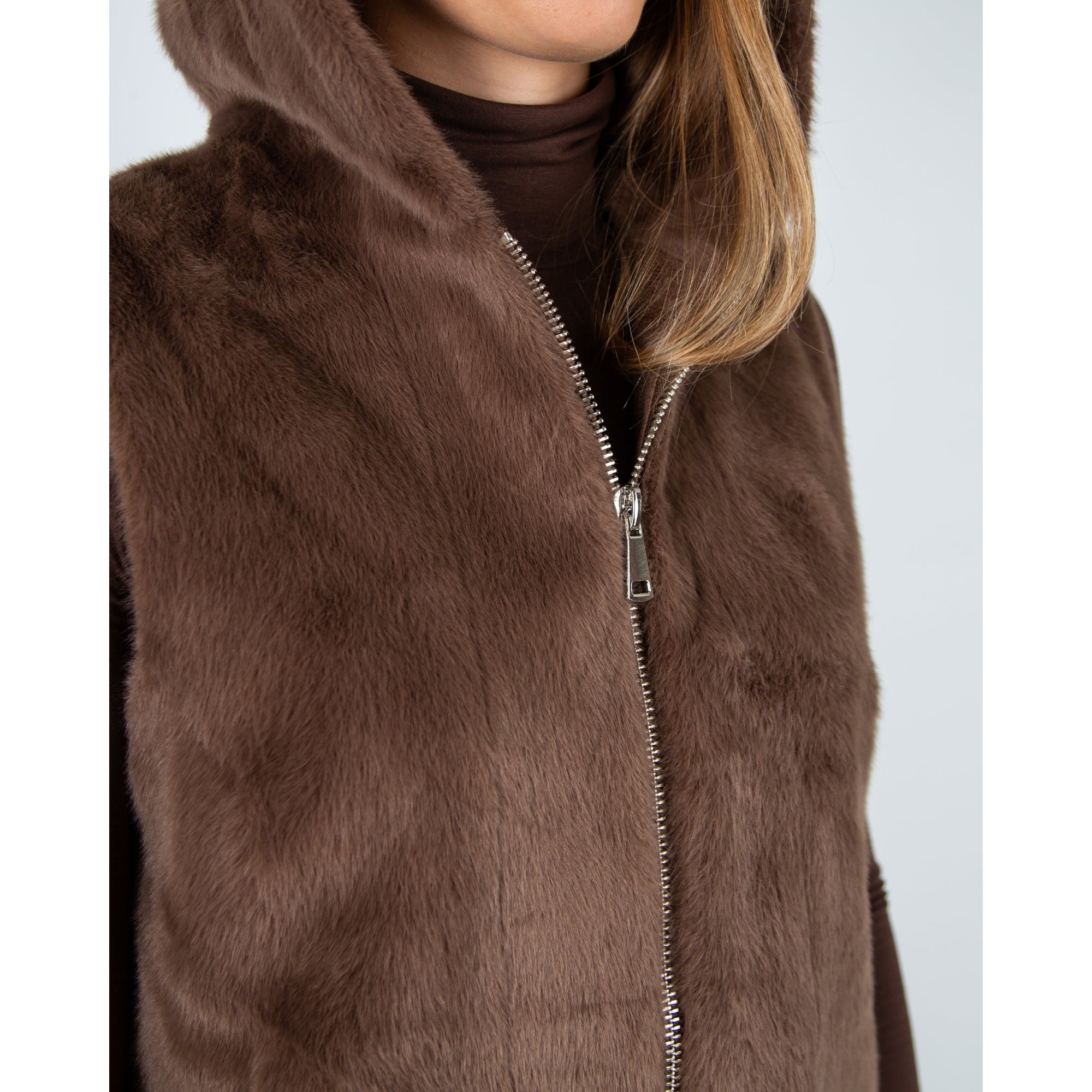 Giovanni Vicky Faux Fur Zip Through Gilet With Hood Marron