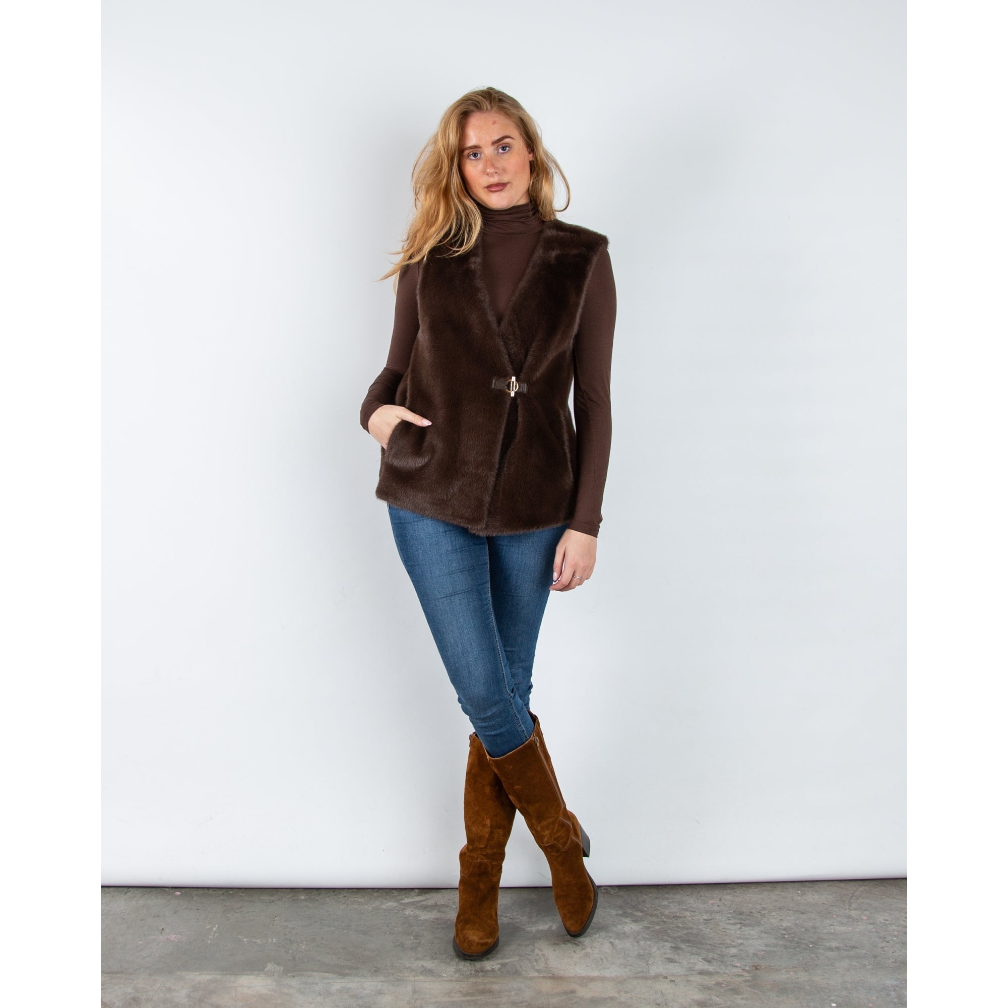 Giovanni Mina V Neck Collarless Faux Fur Gilet With T Bar Closure Marron