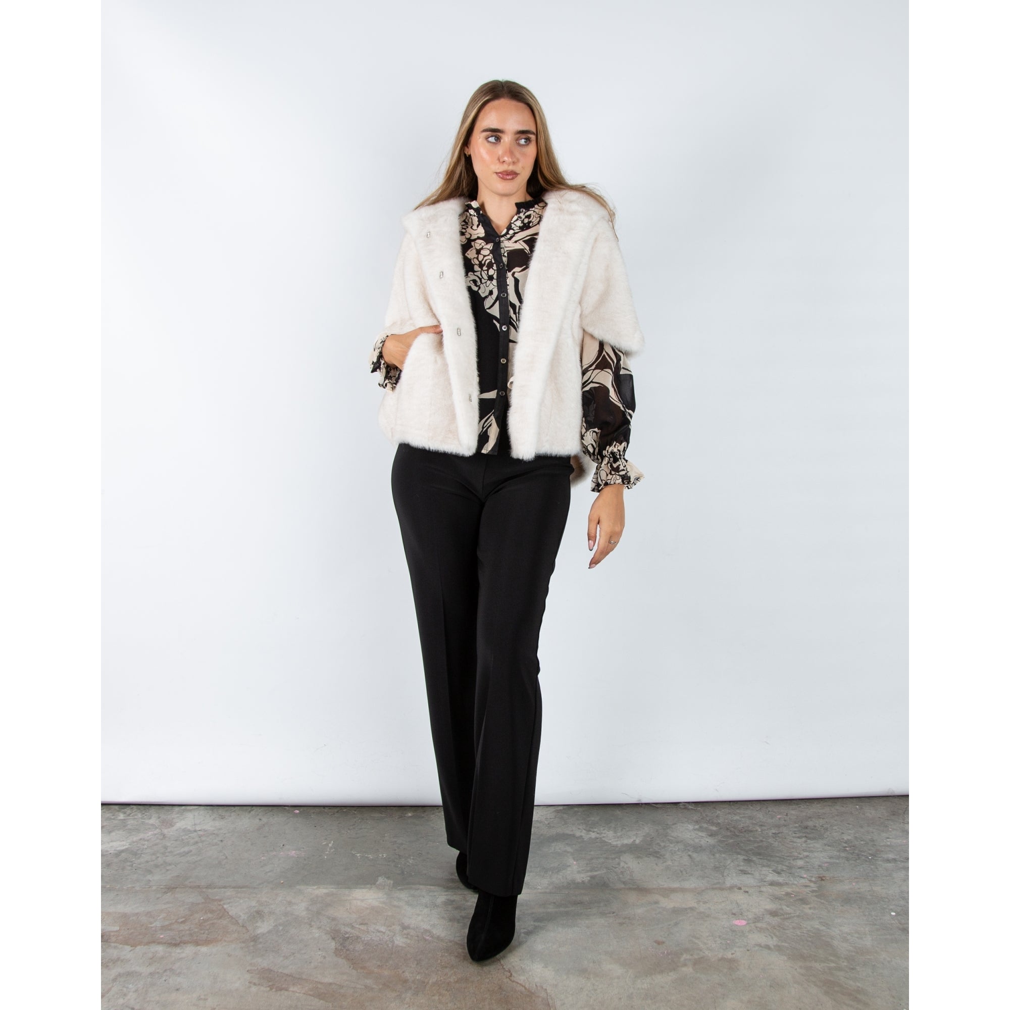 Giovanni Leonie Faux Fur Hooded Cape Jacket Ecru