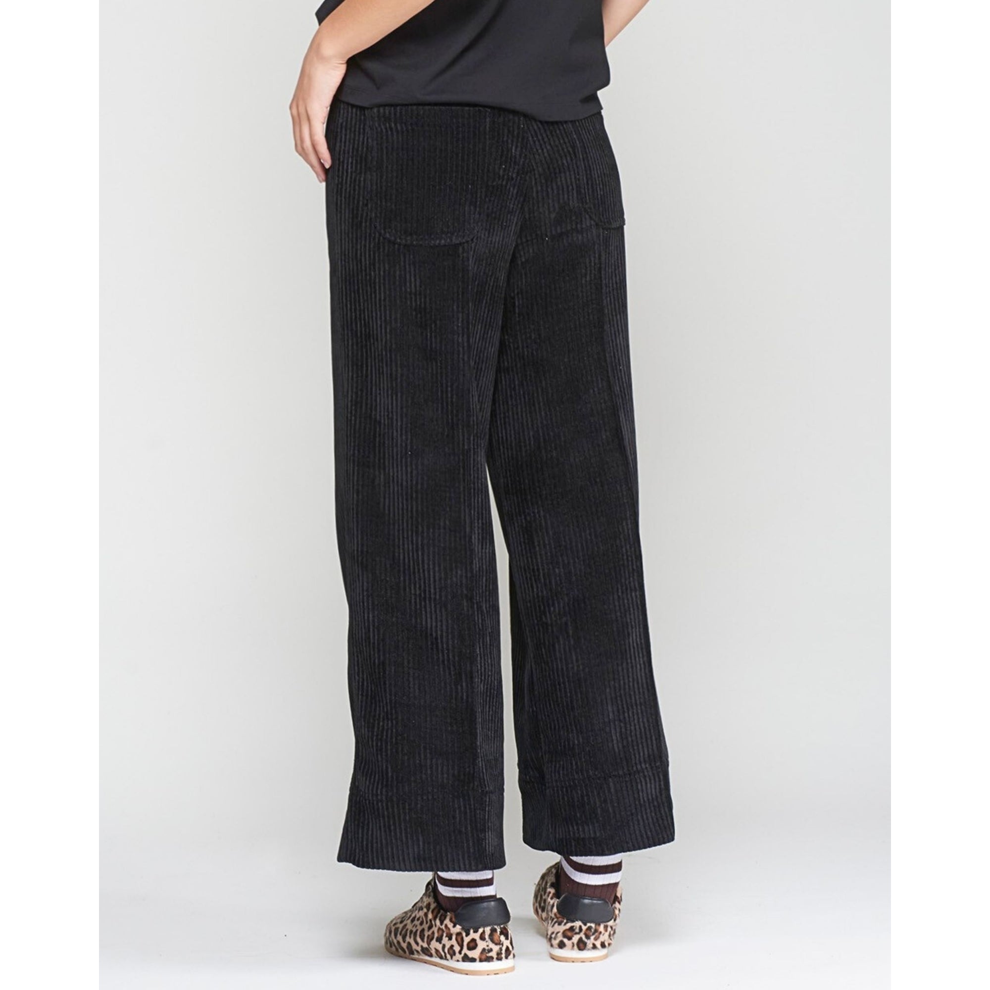 Vilagallo Bettina Jumbo Cord Cropped Wide Leg Trouser Black