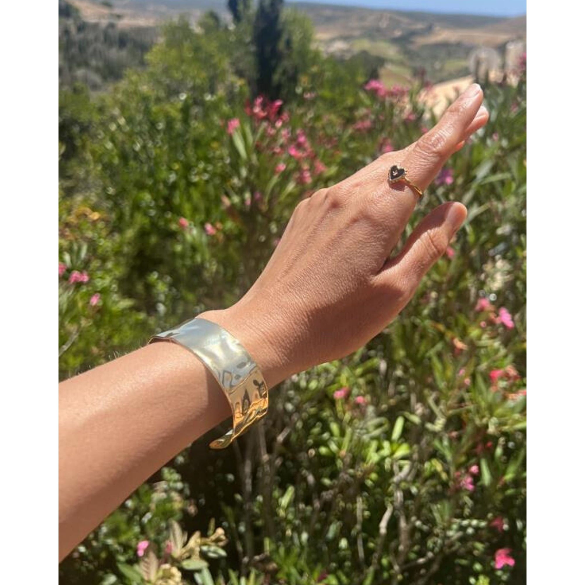 White Leaf Bashed Metal Bangle Gold