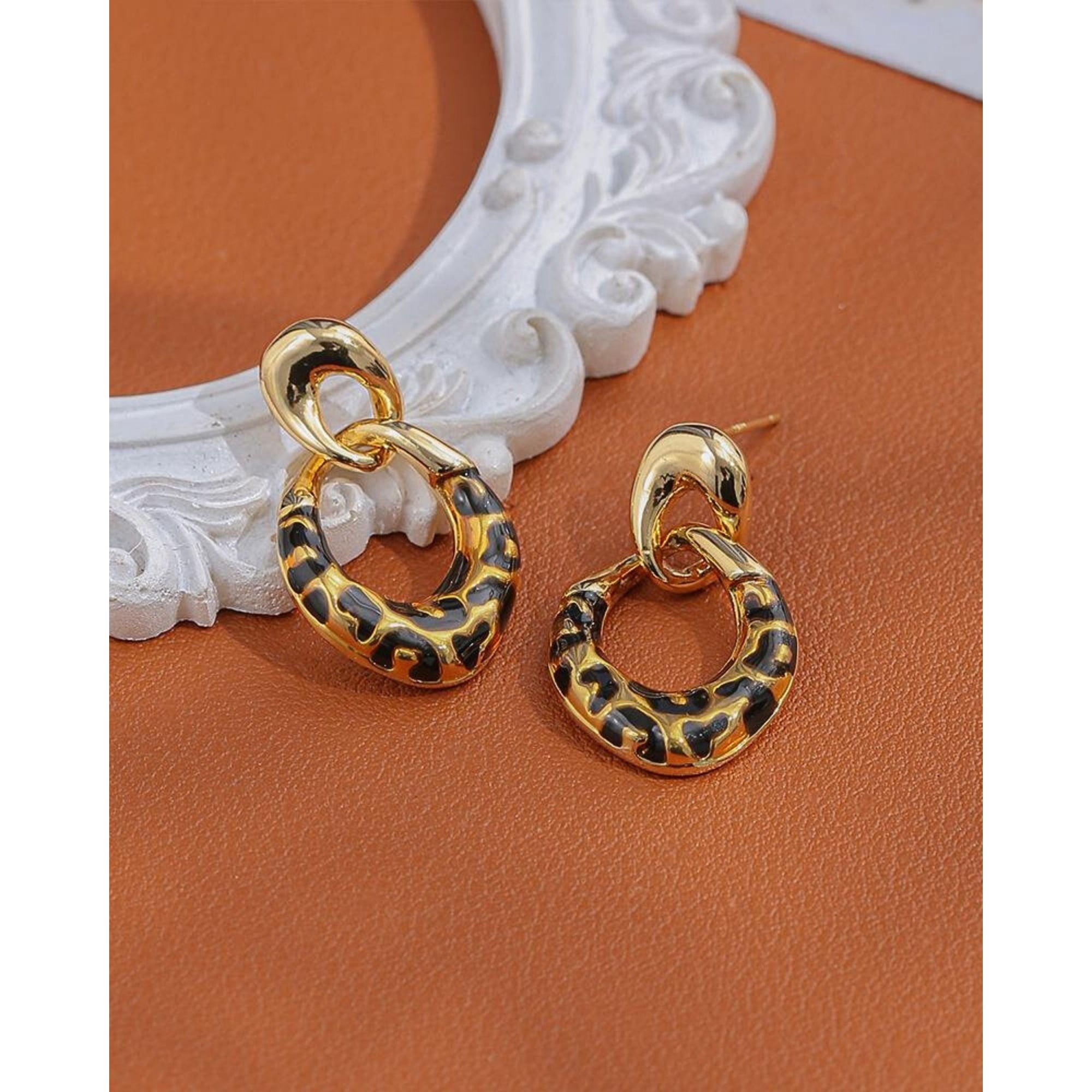 Last True Angel Linked Hoop Leopard Earrings Gold/black