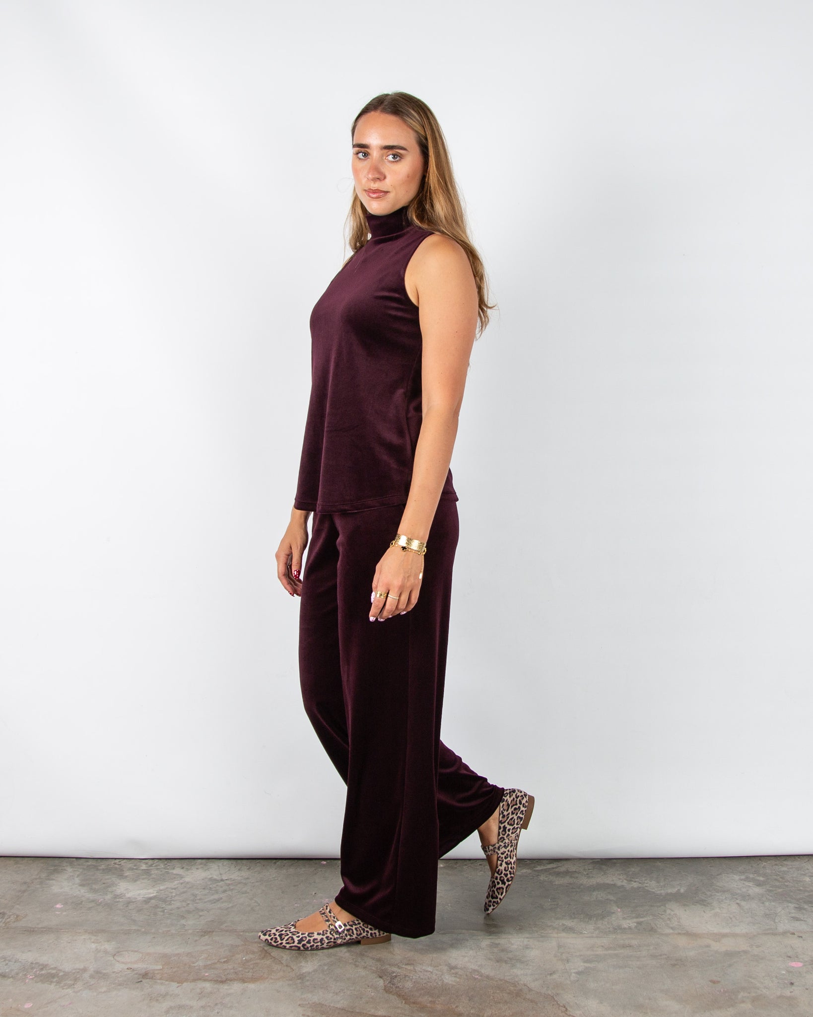 Bariloche Maenoba Velour High Neck Sleeveless Top Wine